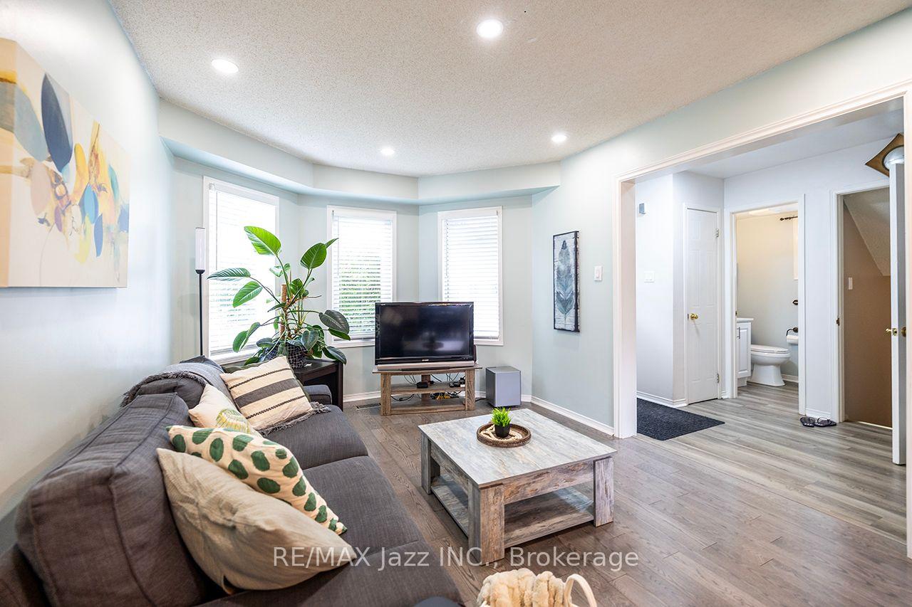 Photo 7 of 23 Meredith Court, Clarington, Courtice — HOMEH