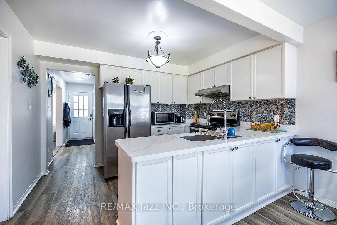 Photo 12 of 23 Meredith Court, Clarington, Courtice — HOMEH