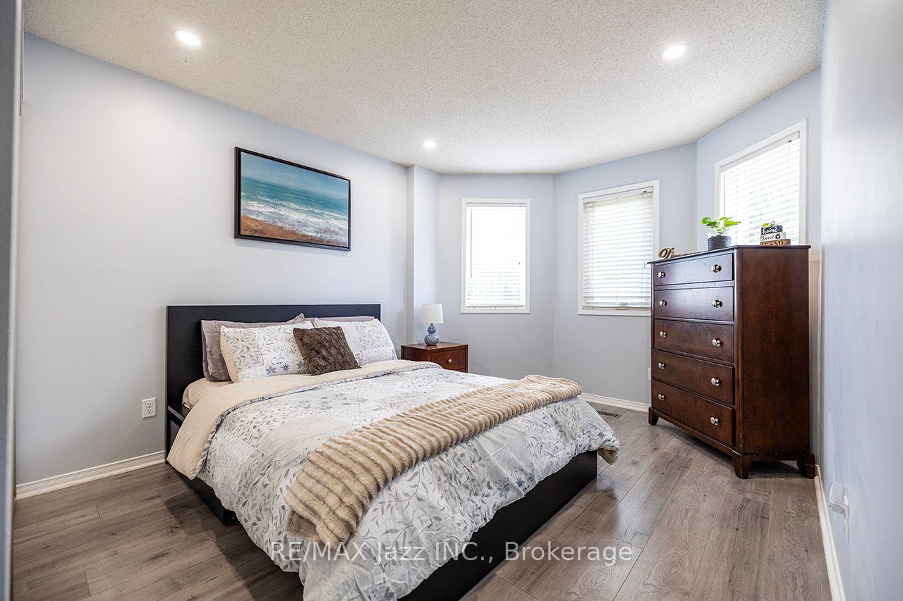 Photo 19 of 23 Meredith Court, Clarington, Courtice — HOMEH
