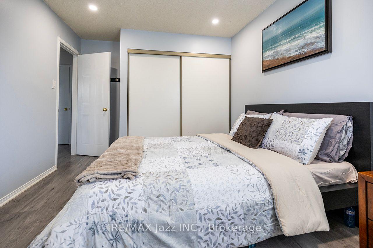 Photo 20 of 23 Meredith Court, Clarington, Courtice — HOMEH