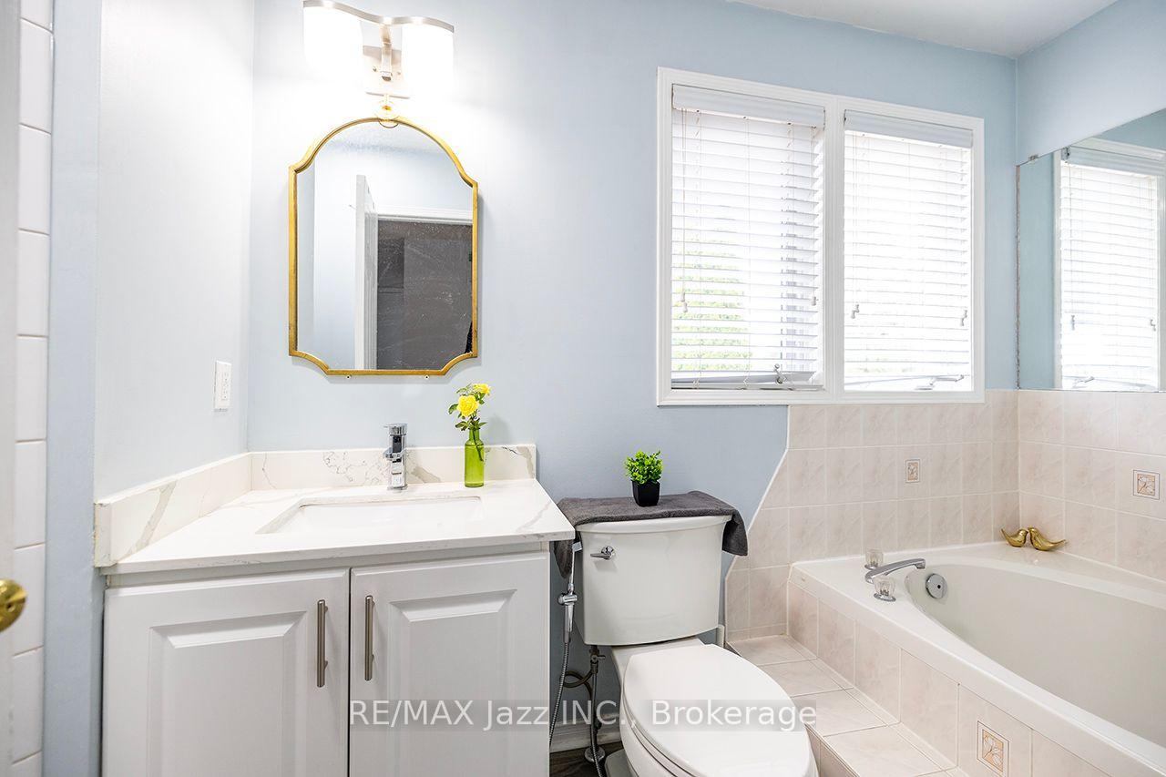 Photo 21 of 23 Meredith Court, Clarington, Courtice — HOMEH