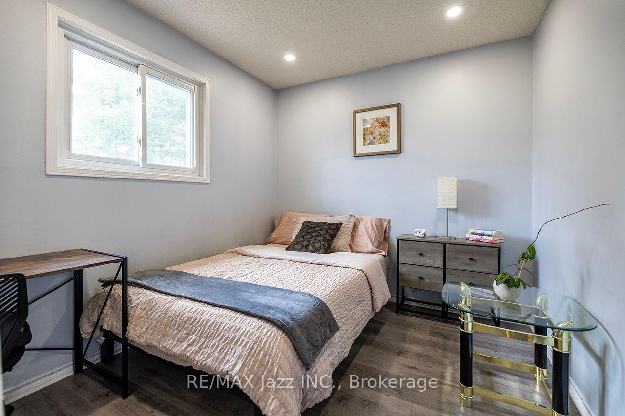 Photo 25 of 23 Meredith Court, Clarington, Courtice — HOMEH