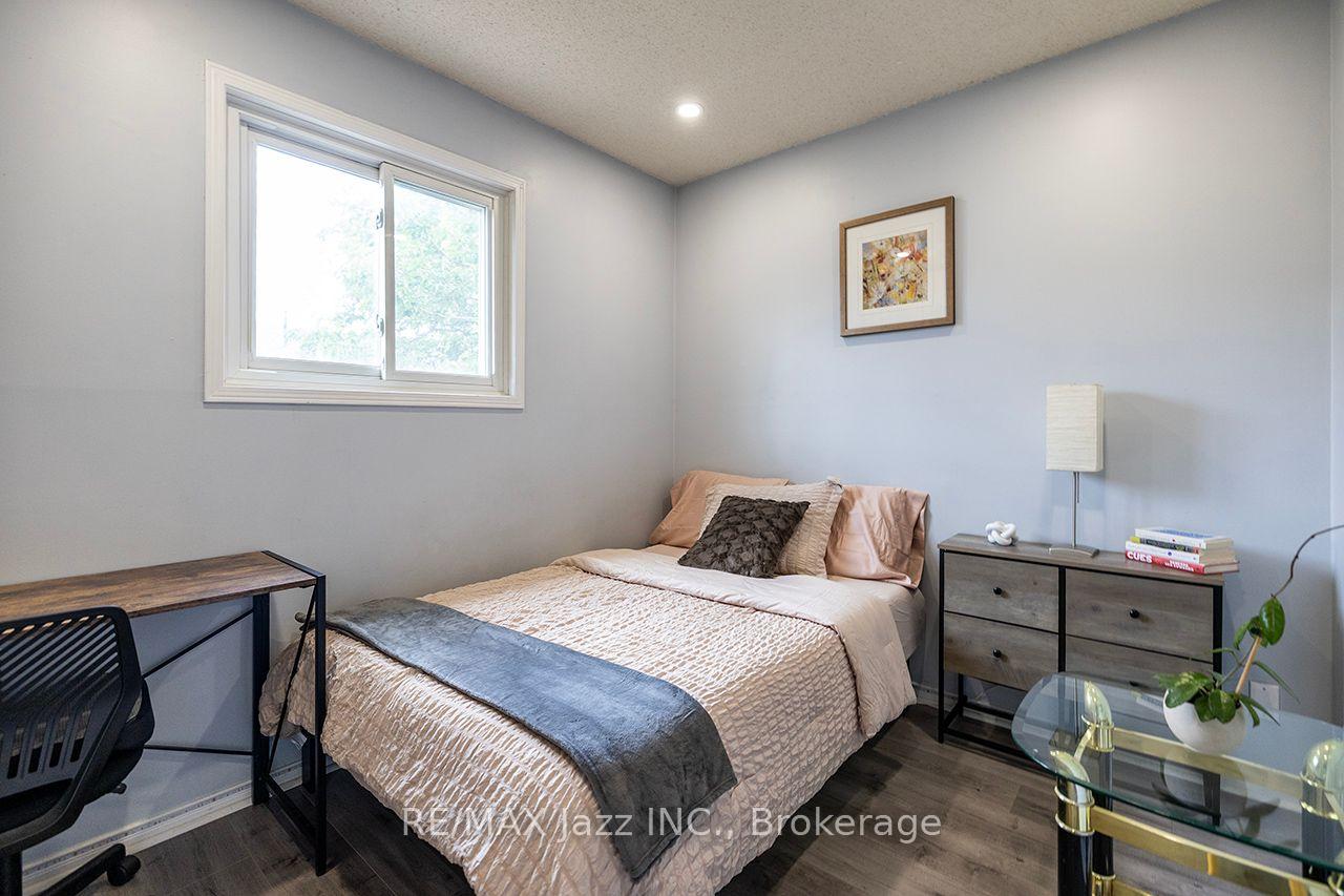 Photo 26 of 23 Meredith Court, Clarington, Courtice — HOMEH