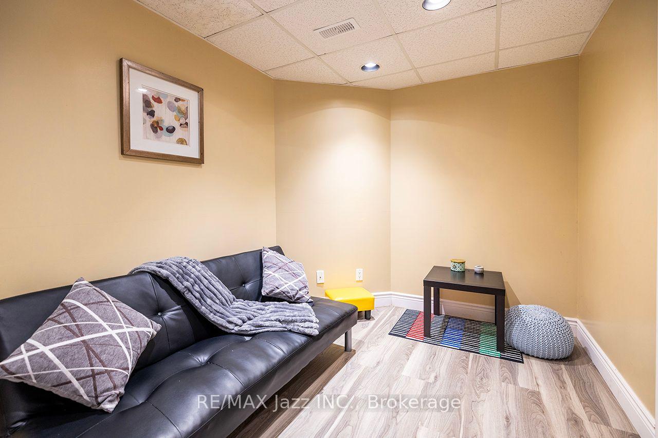Photo 31 of 23 Meredith Court, Clarington, Courtice — HOMEH