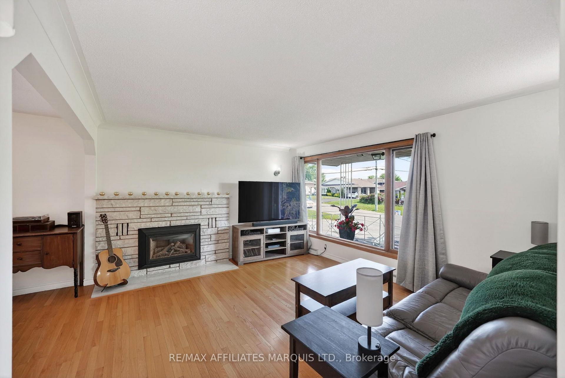 Photo 2 of 2706 Ross Avenue, Cornwall, Cornwall — HOMEH
