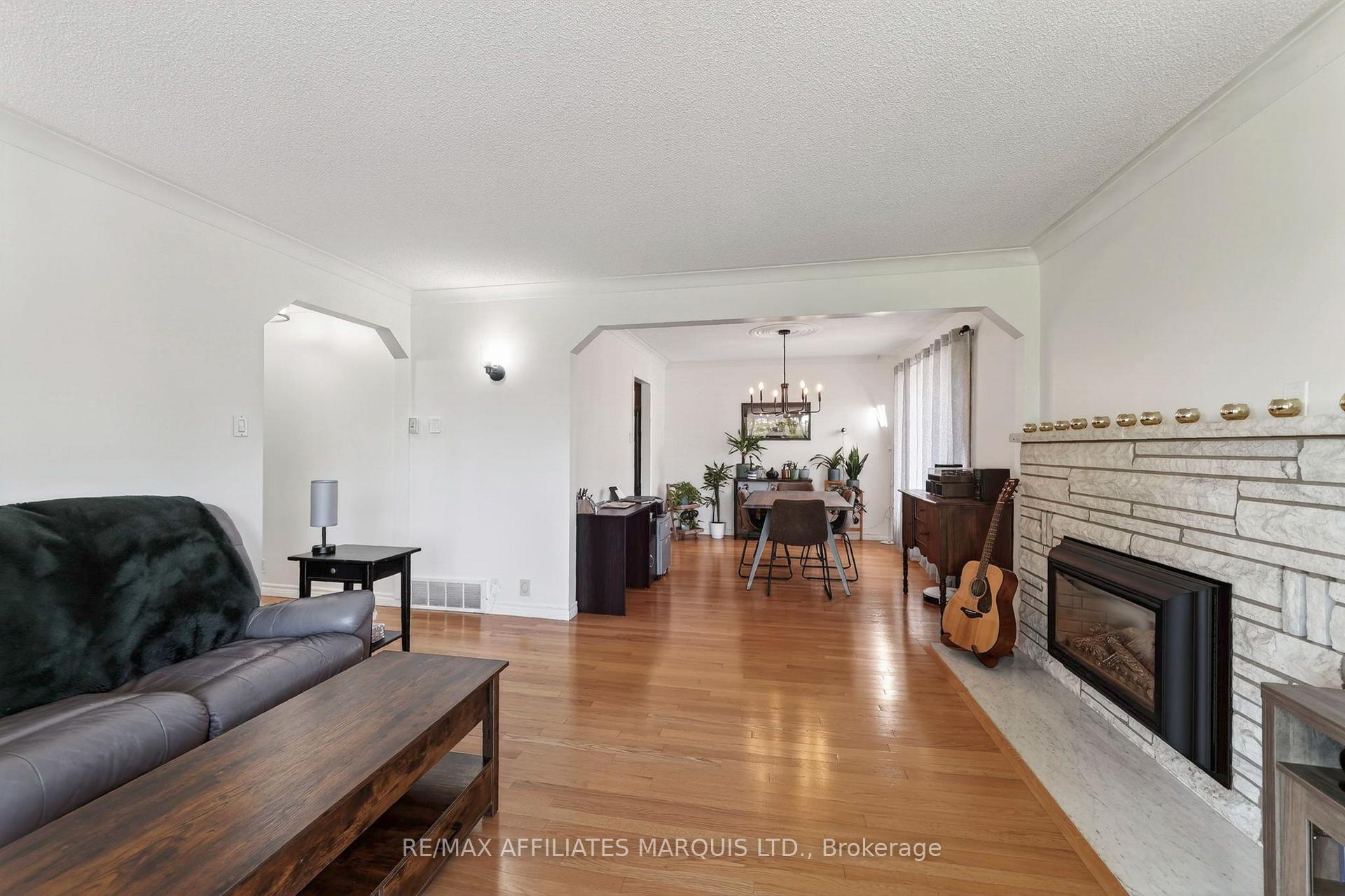 Photo 3 of 2706 Ross Avenue, Cornwall, Cornwall — HOMEH