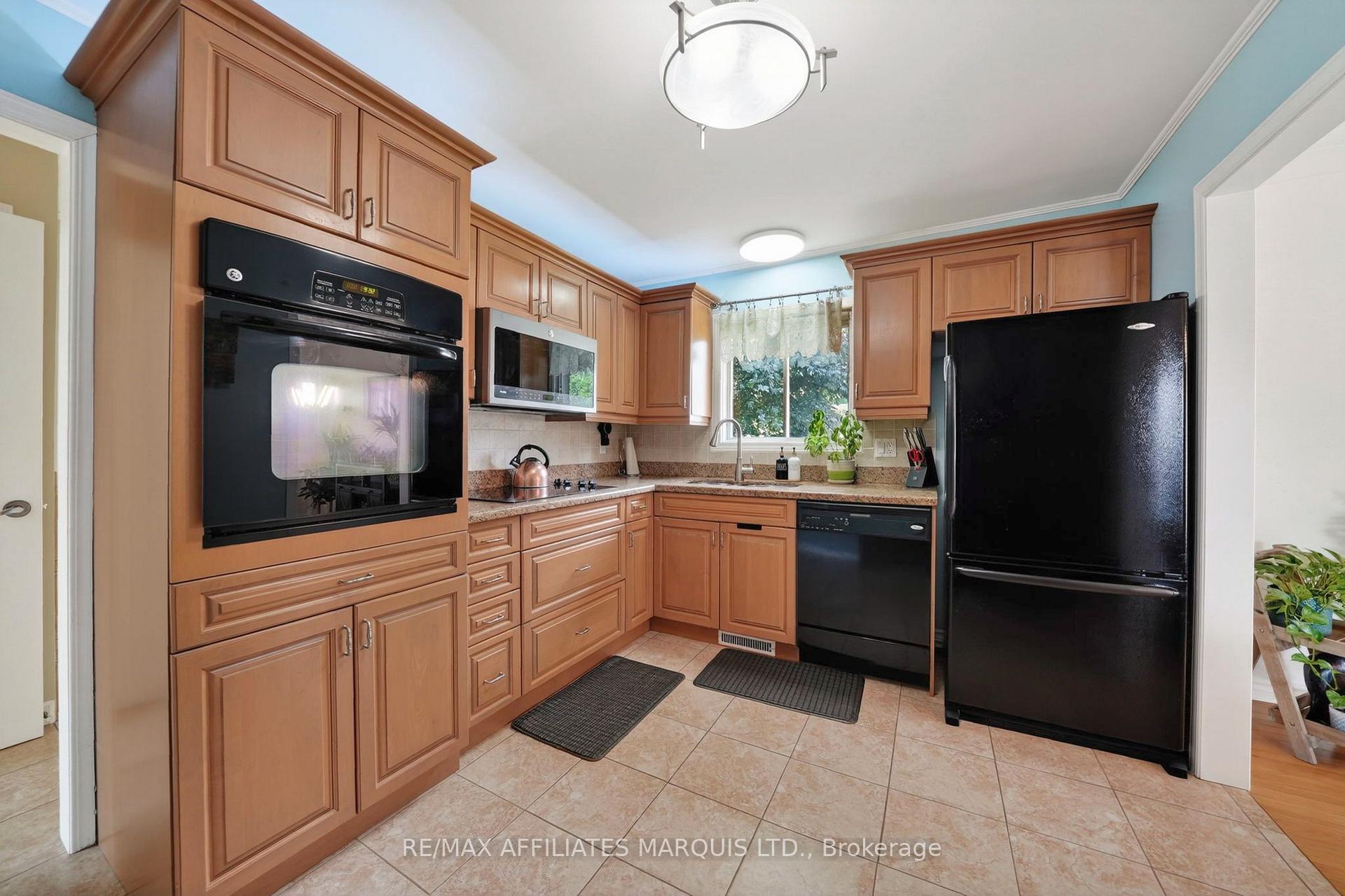 Photo 6 of 2706 Ross Avenue, Cornwall, Cornwall — HOMEH
