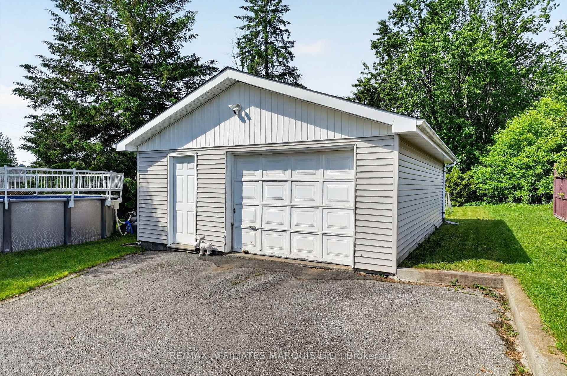 Photo 15 of 2706 Ross Avenue, Cornwall, Cornwall — HOMEH