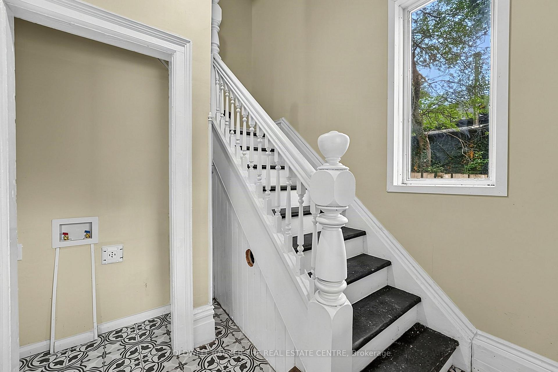 Photo 6 of 592 Gorham Street, Newmarket, Gorham-College Manor — HOMEH