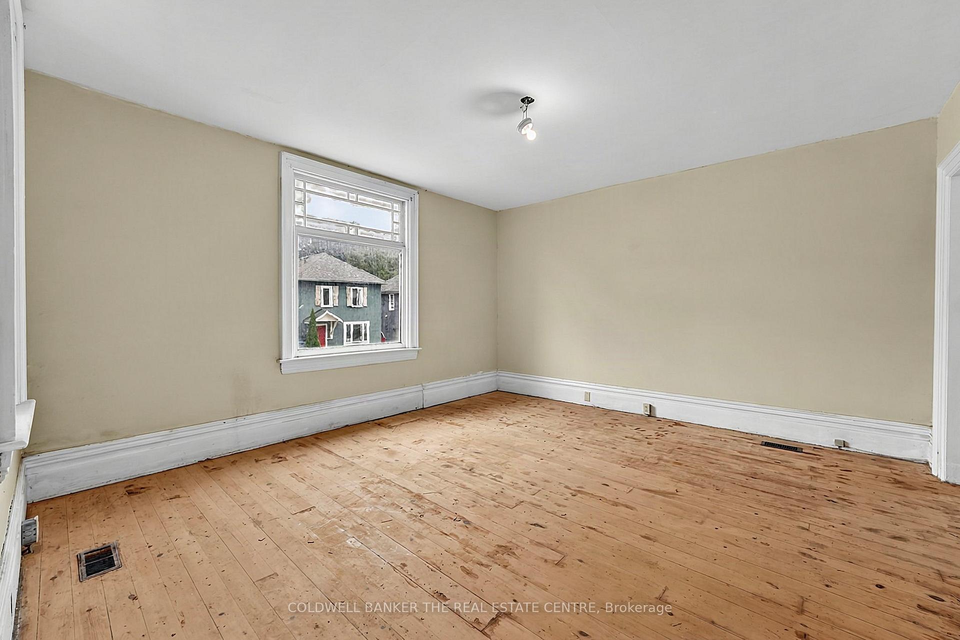 Photo 7 of 592 Gorham Street, Newmarket, Gorham-College Manor — HOMEH