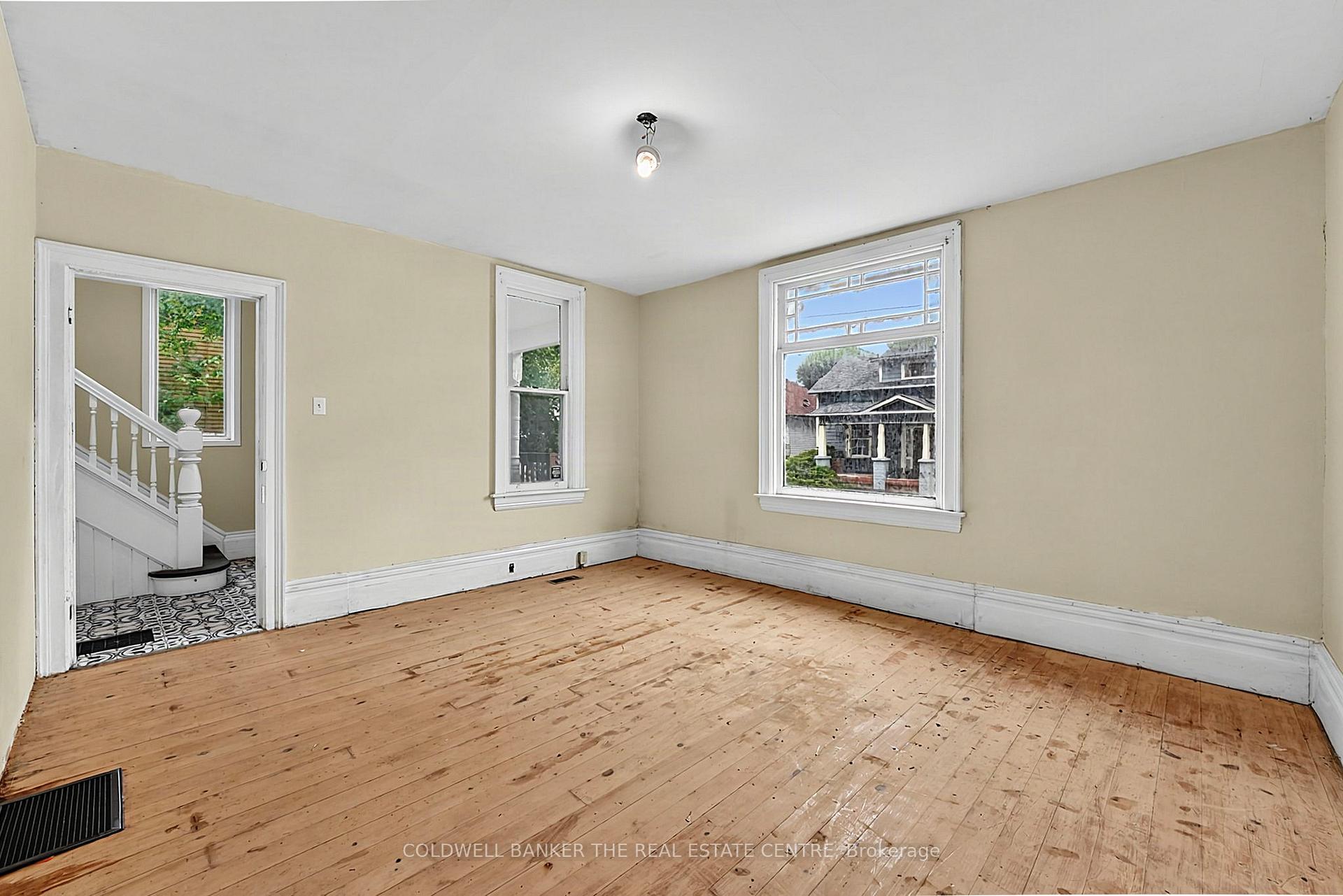 Photo 8 of 592 Gorham Street, Newmarket, Gorham-College Manor — HOMEH
