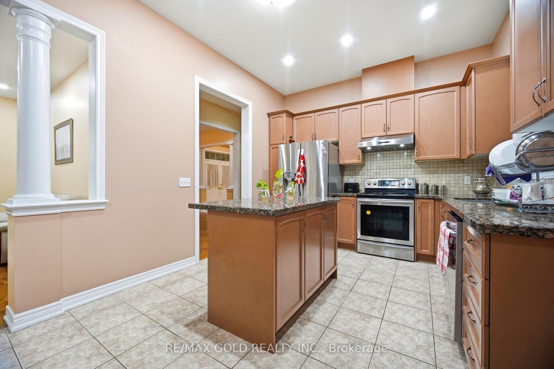 Photo 7 of 26 Drummondville Drive, Brampton, Bram East — HOMEH