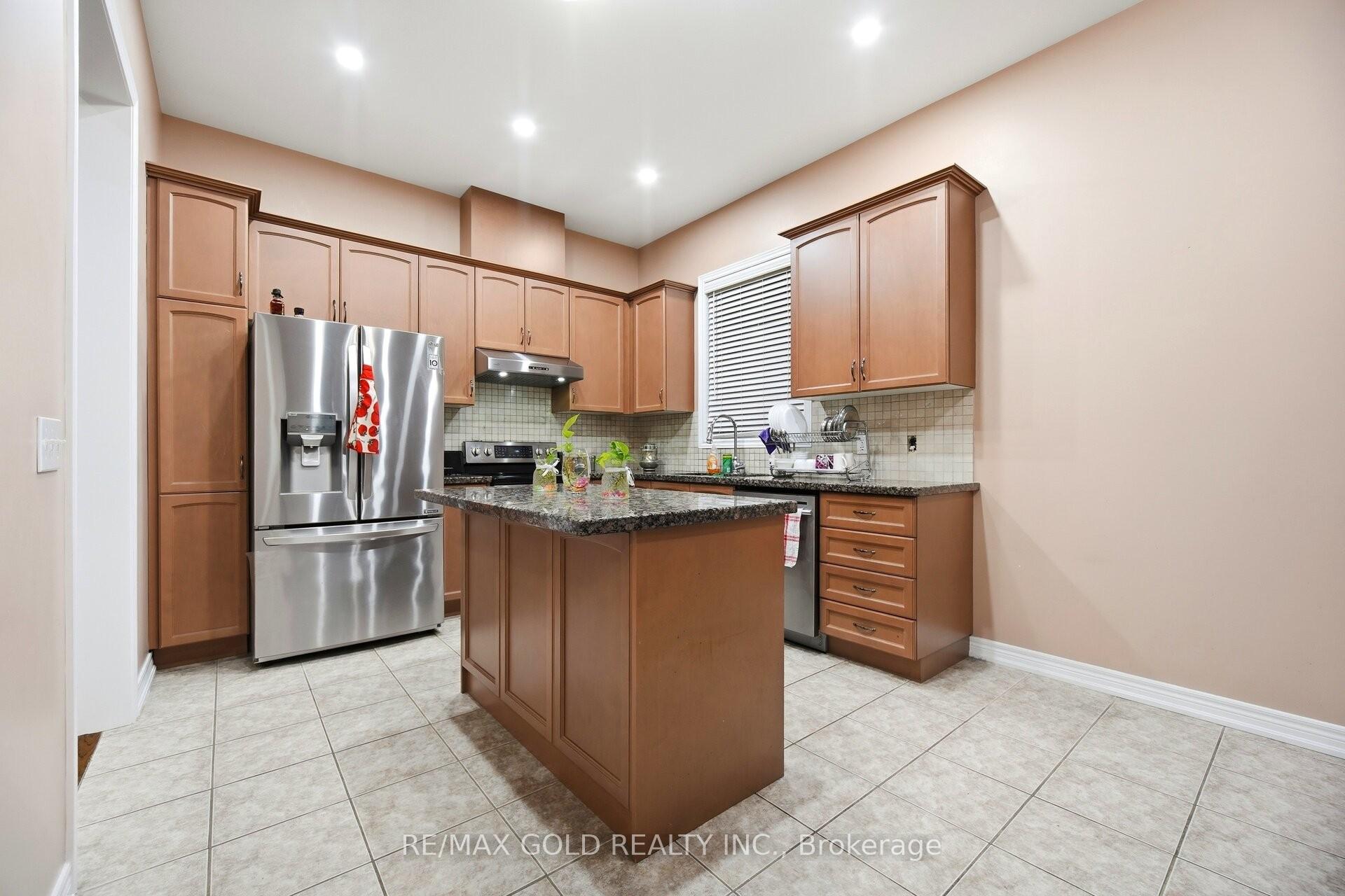 Photo 8 of 26 Drummondville Drive, Brampton, Bram East — HOMEH