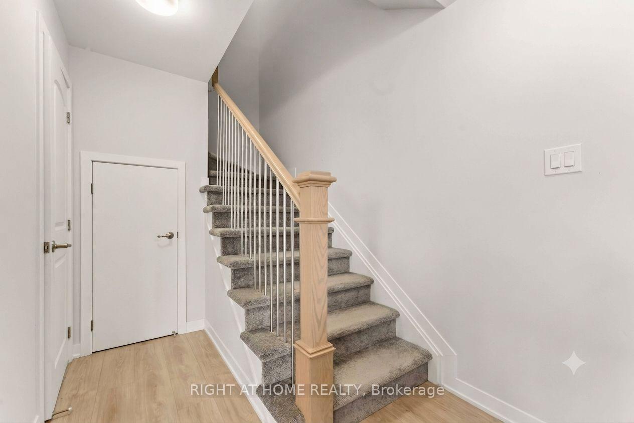 Photo 3 of 206 Parnian Private, Ottawa, Barrhaven - Half Moon Bay — HOMEH