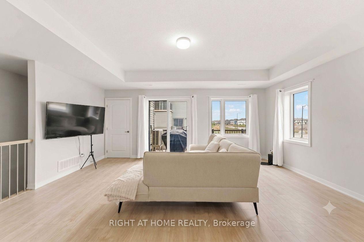 Photo 15 of 206 Parnian Private, Ottawa, Barrhaven - Half Moon Bay — HOMEH