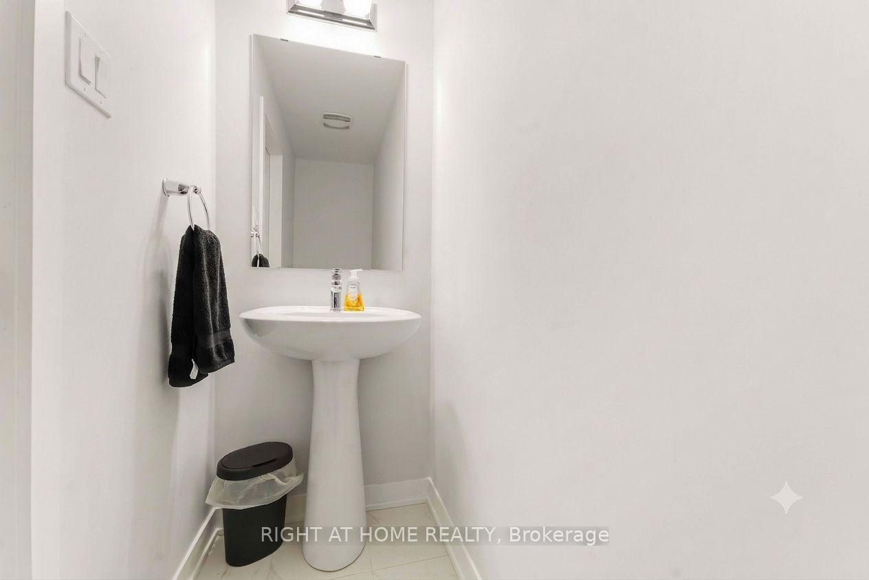 Photo 34 of 206 Parnian Private, Ottawa, Barrhaven - Half Moon Bay — HOMEH