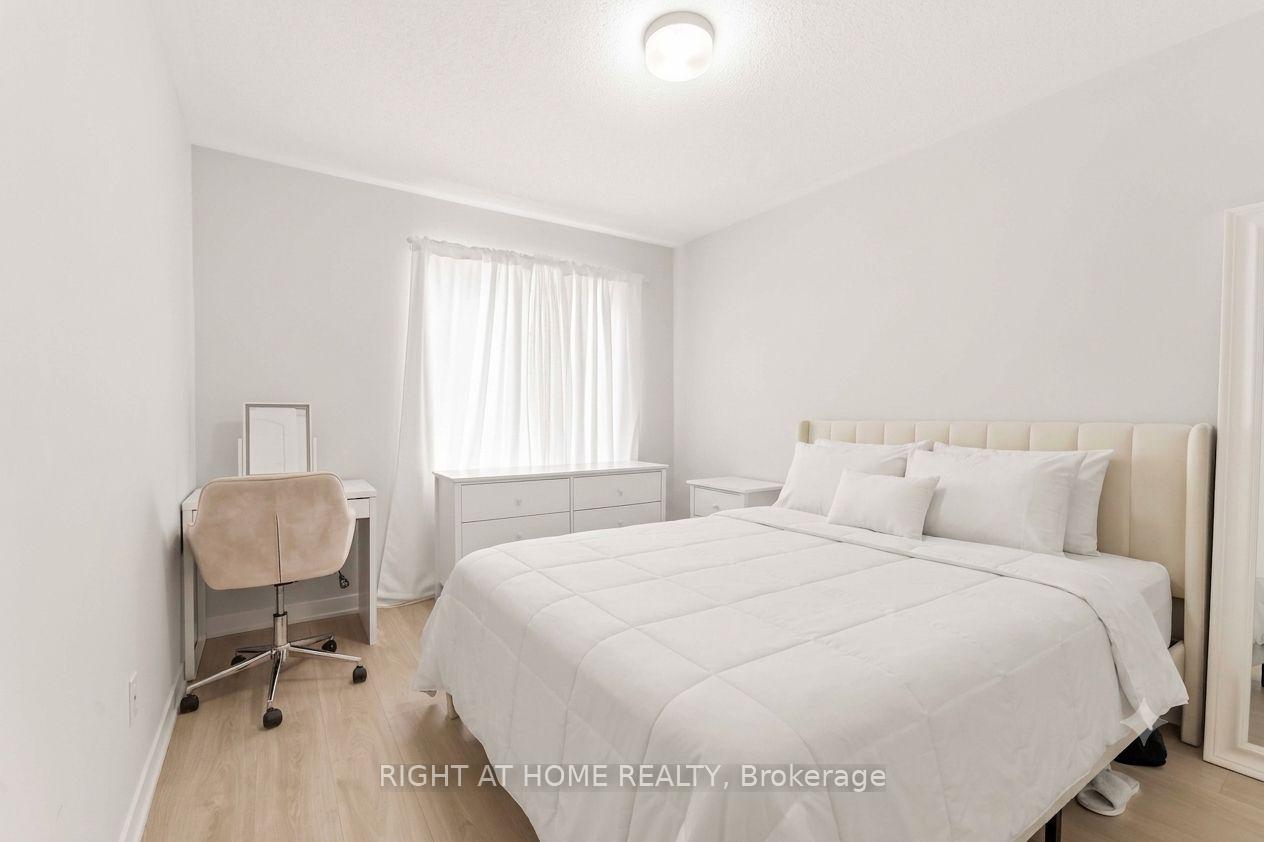 Photo 43 of 206 Parnian Private, Ottawa, Barrhaven - Half Moon Bay — HOMEH