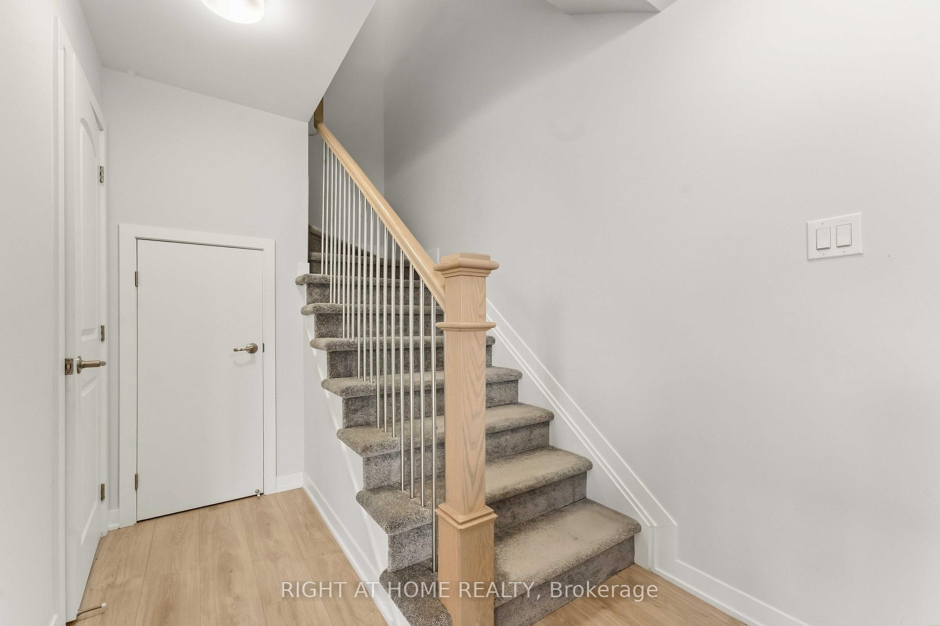 Photo 4 of 206 Parnian Private, Ottawa, Barrhaven - Half Moon Bay — HOMEH