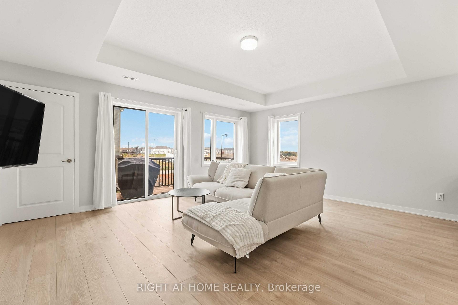 Photo 9 of 206 Parnian Private, Ottawa, Barrhaven - Half Moon Bay — HOMEH