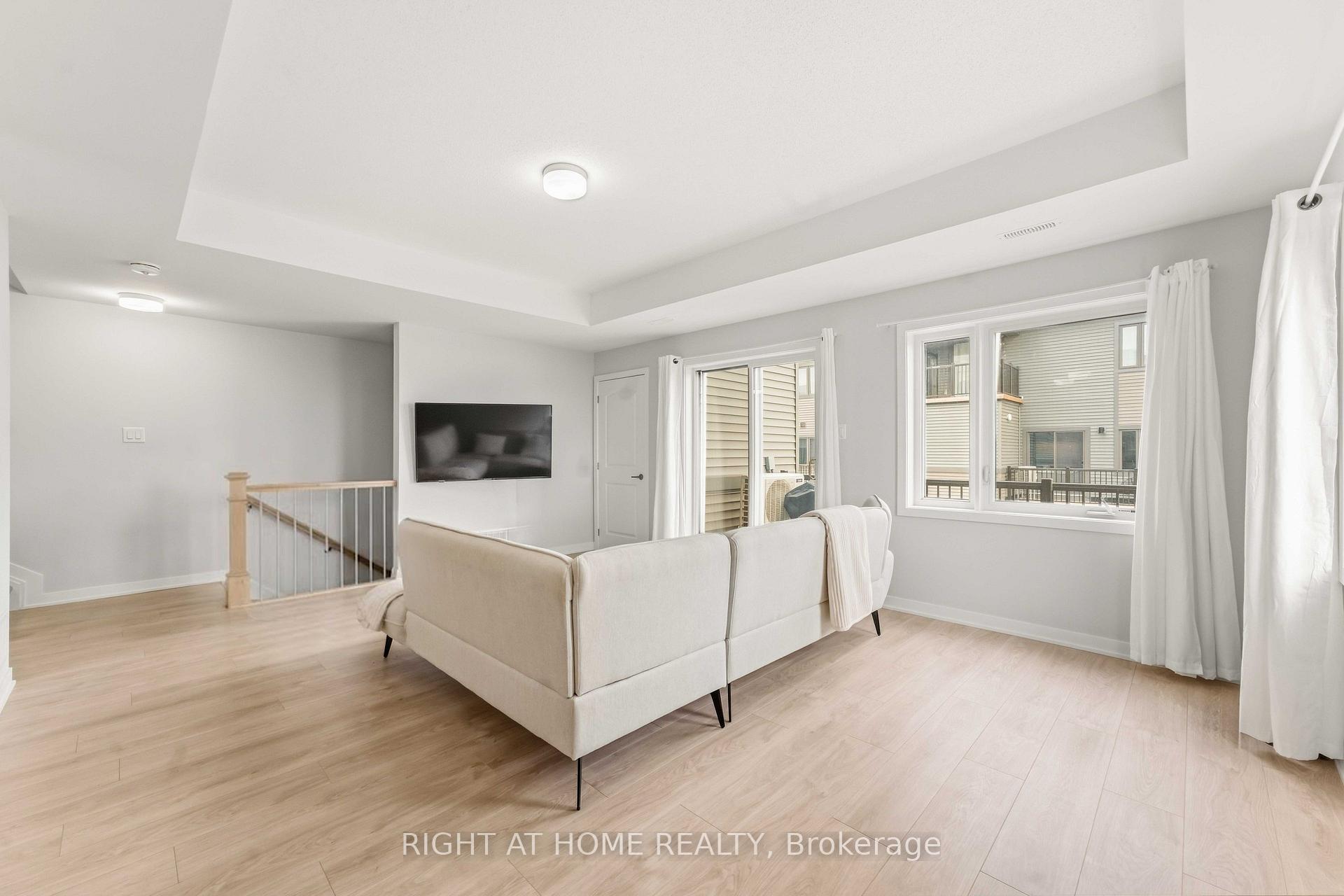 Photo 13 of 206 Parnian Private, Ottawa, Barrhaven - Half Moon Bay — HOMEH