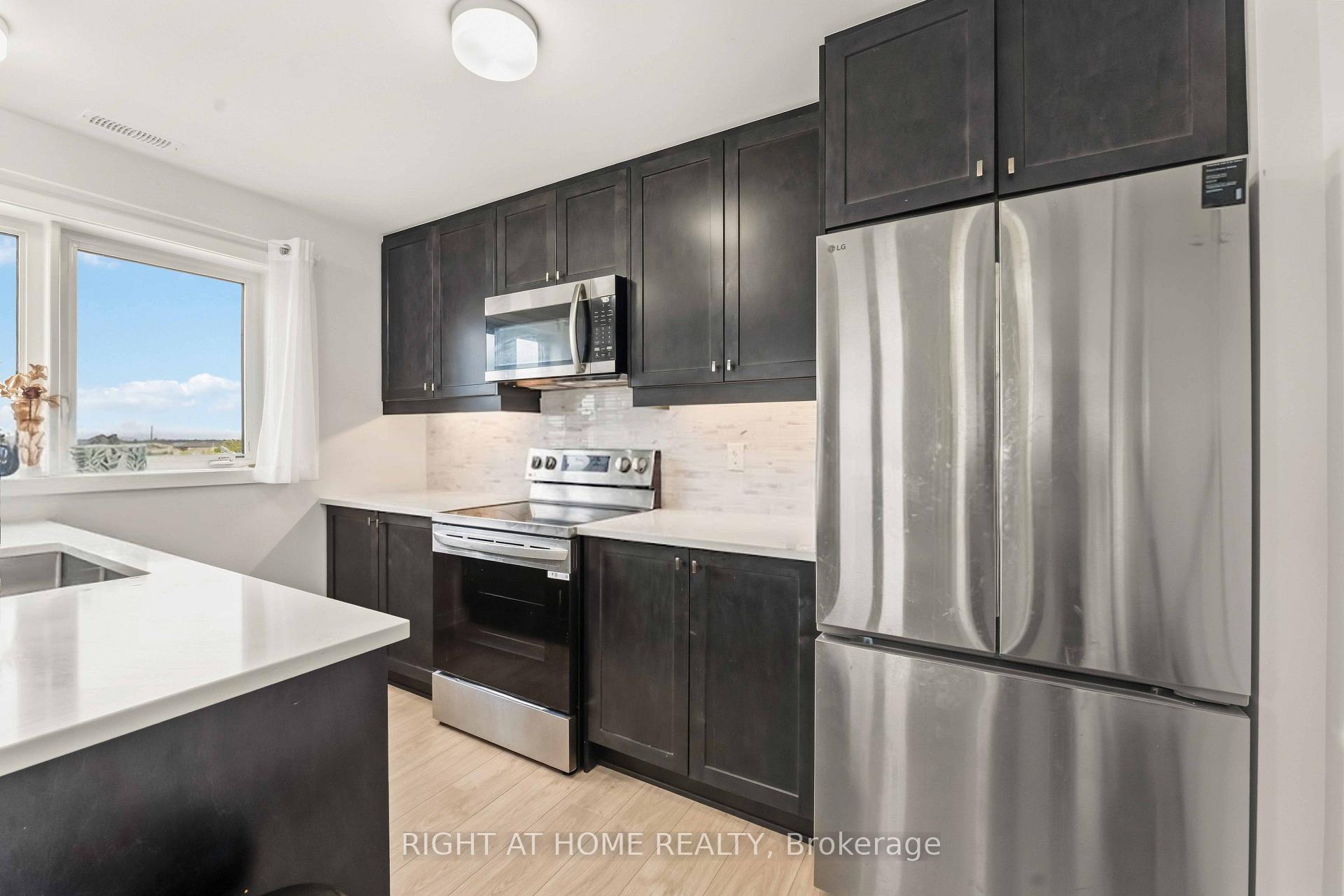 Photo 24 of 206 Parnian Private, Ottawa, Barrhaven - Half Moon Bay — HOMEH