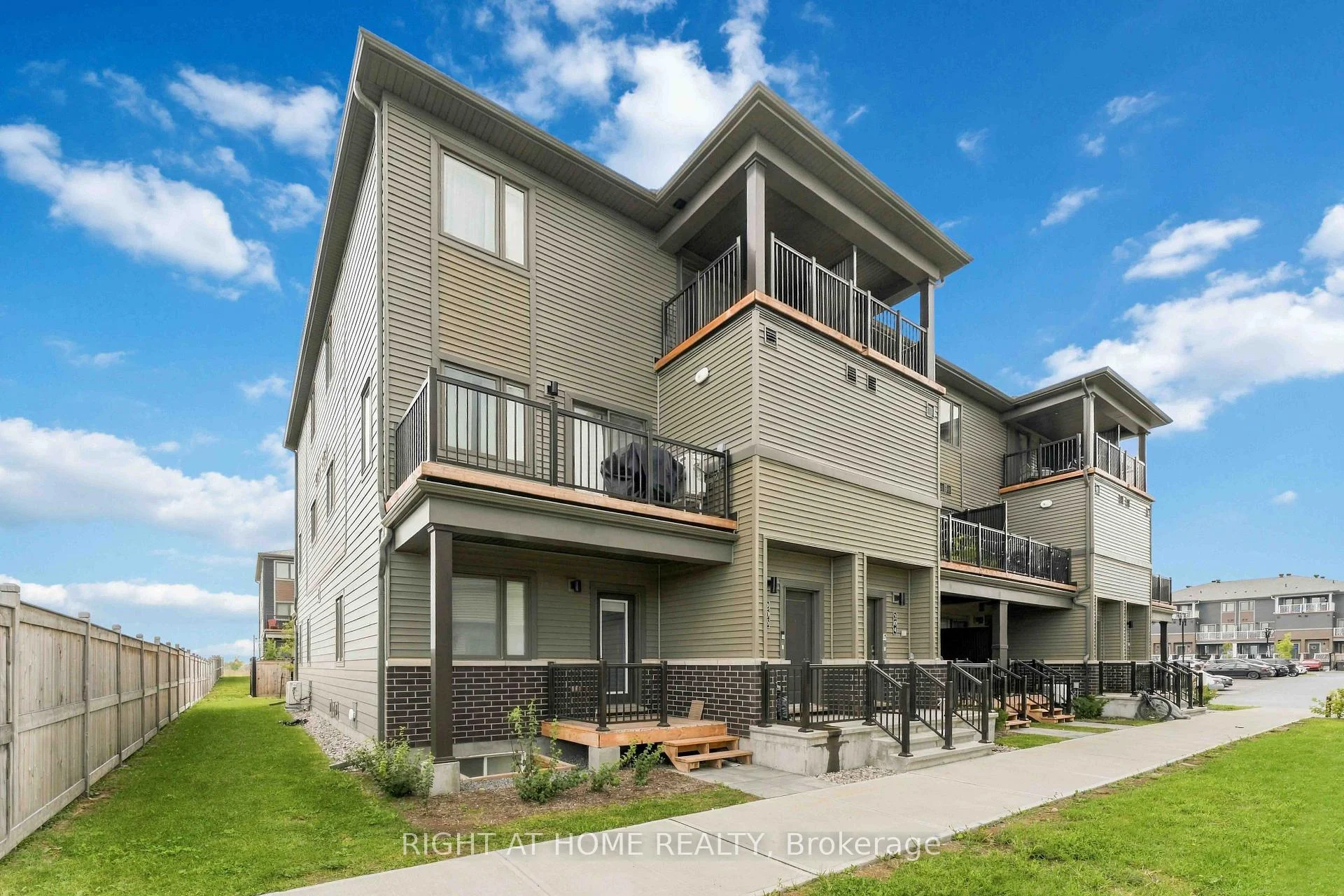 Photo 5 of 206 Parnian Private, Ottawa, Barrhaven - Half Moon Bay — HOMEH