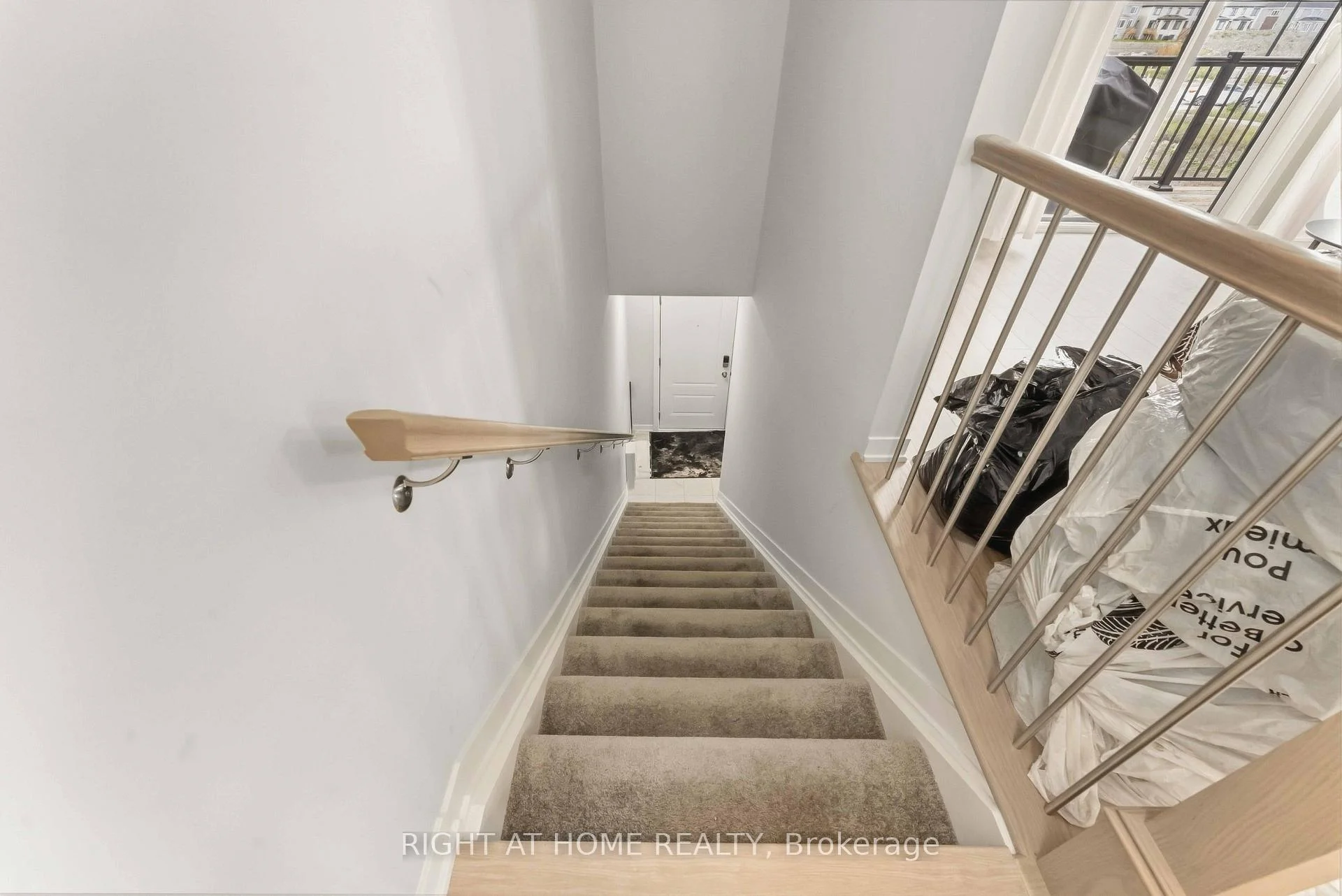 Photo 10 of 206 Parnian Private, Ottawa, Barrhaven - Half Moon Bay — HOMEH