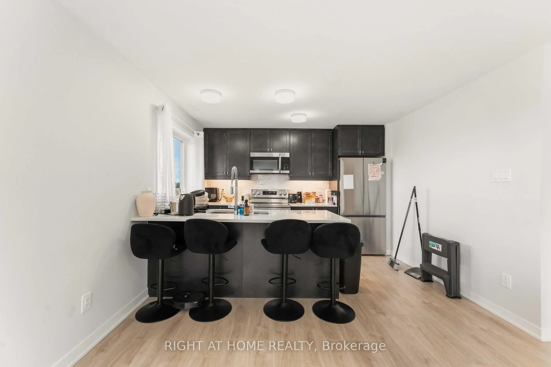 Photo 30 of 206 Parnian Private, Ottawa, Barrhaven - Half Moon Bay — HOMEH