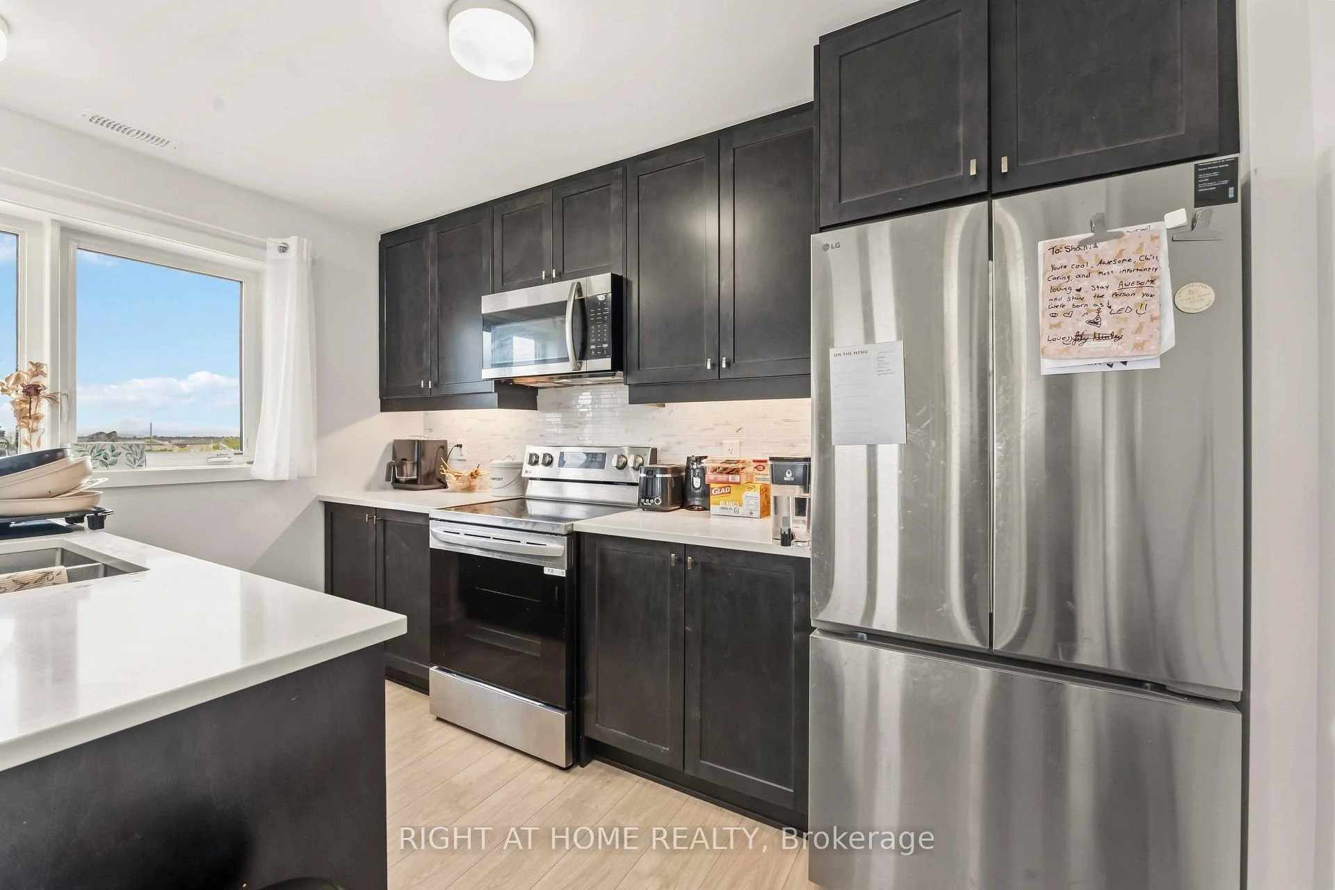 Photo 31 of 206 Parnian Private, Ottawa, Barrhaven - Half Moon Bay — HOMEH