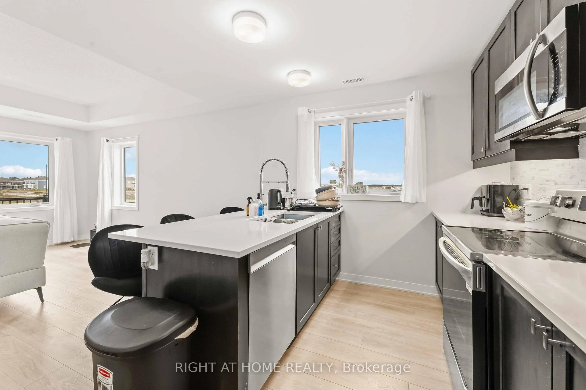 Photo 32 of 206 Parnian Private, Ottawa, Barrhaven - Half Moon Bay — HOMEH