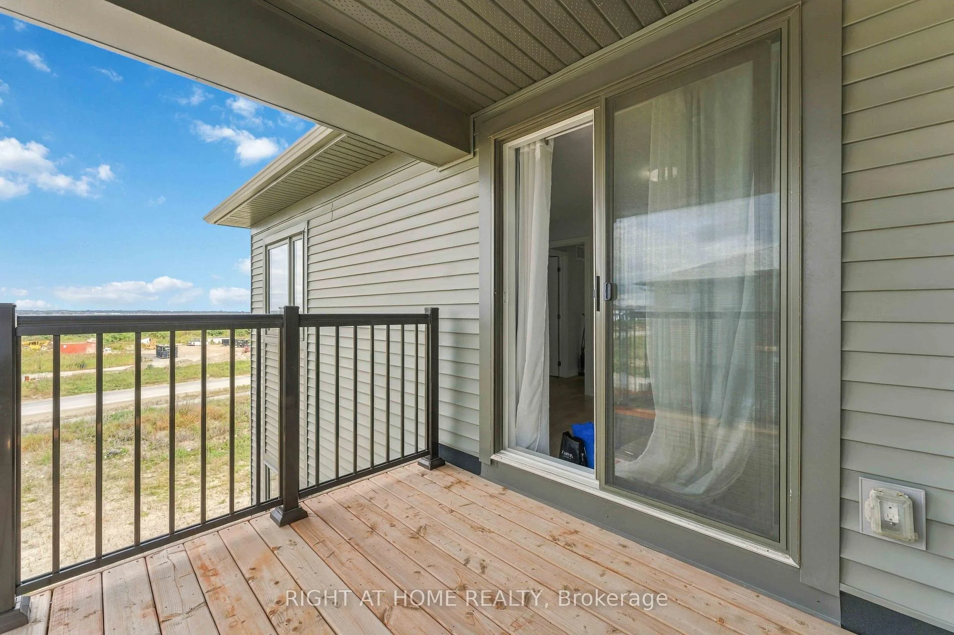 Photo 51 of 206 Parnian Private, Ottawa, Barrhaven - Half Moon Bay — HOMEH