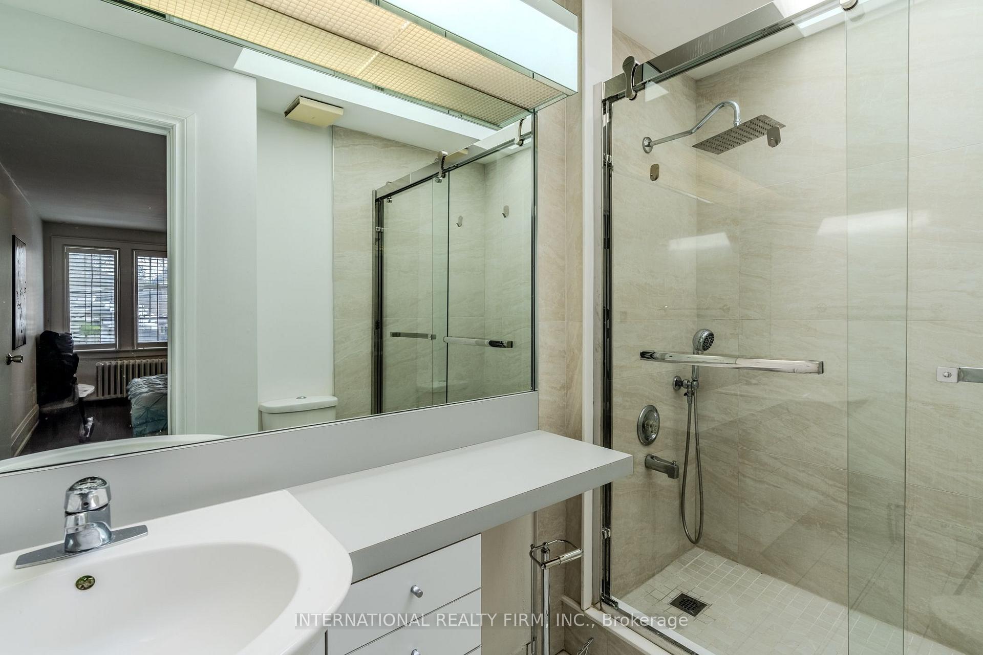 Photo 17 of 47 Maxwell Avenue, Toronto, Yonge-Eglinton — HOMEH