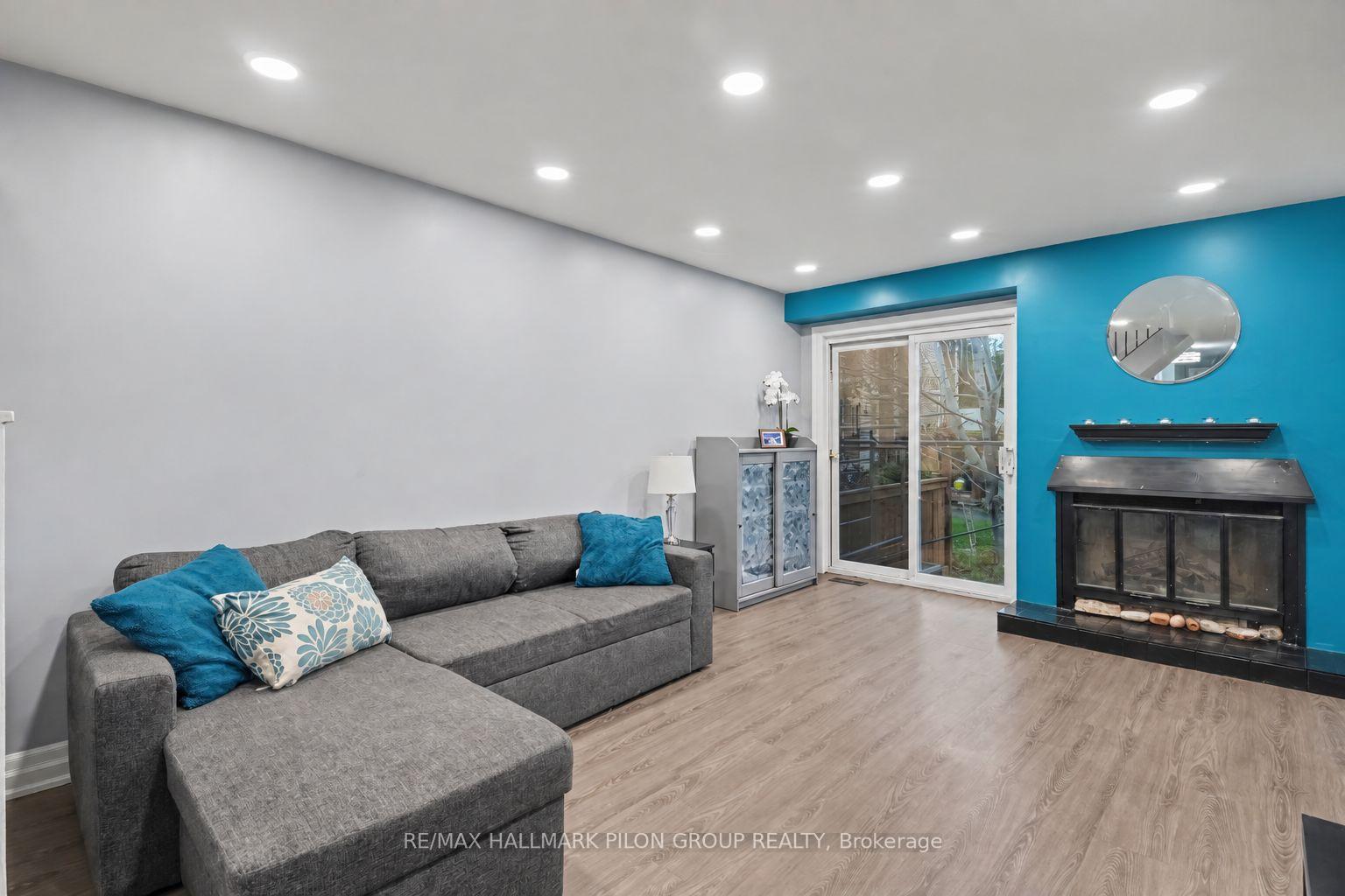 Photo 4 of Unit B, 106 Valley Stream Drive, Ottawa, Leslie Park — HOMEH
