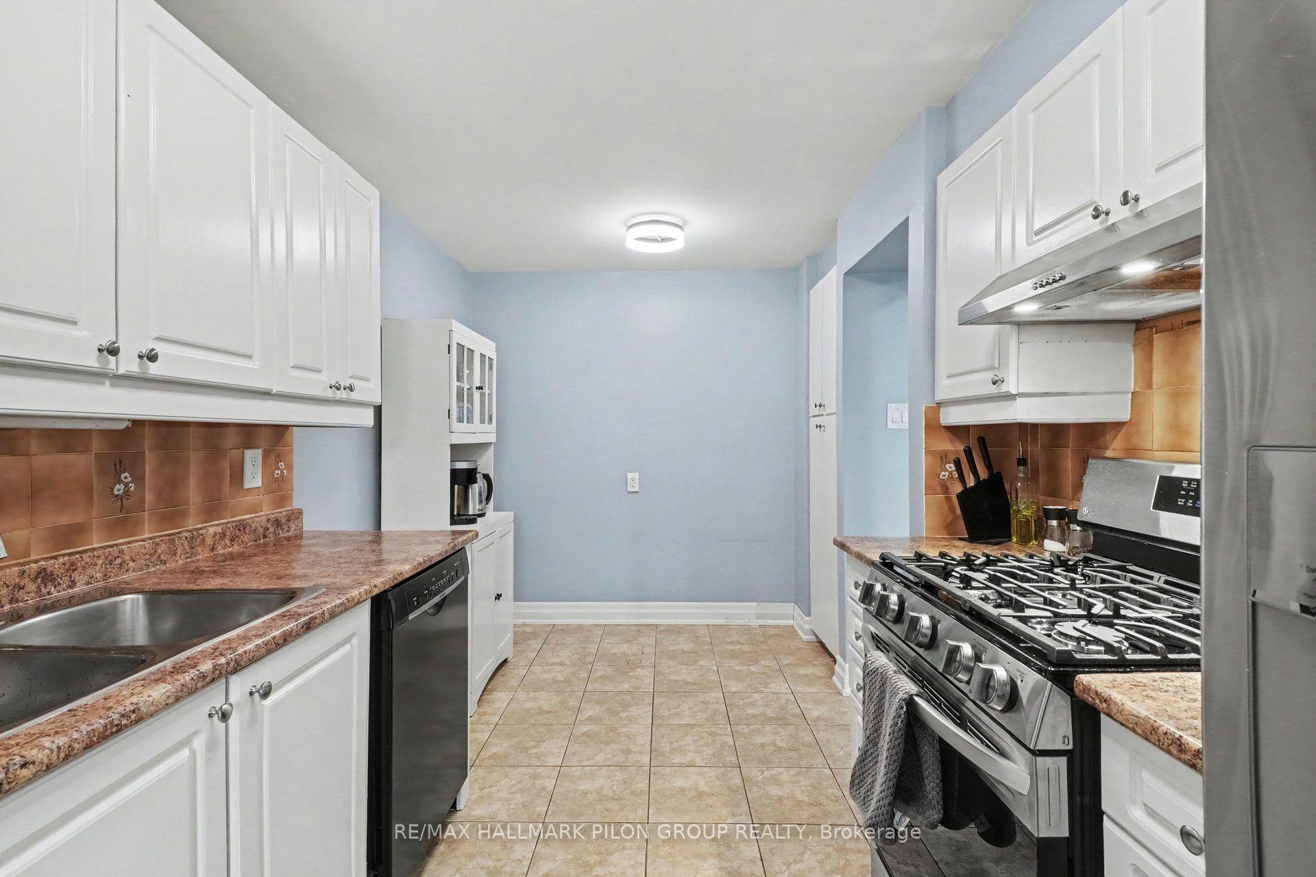 Photo 7 of Unit B, 106 Valley Stream Drive, Ottawa, Leslie Park — HOMEH