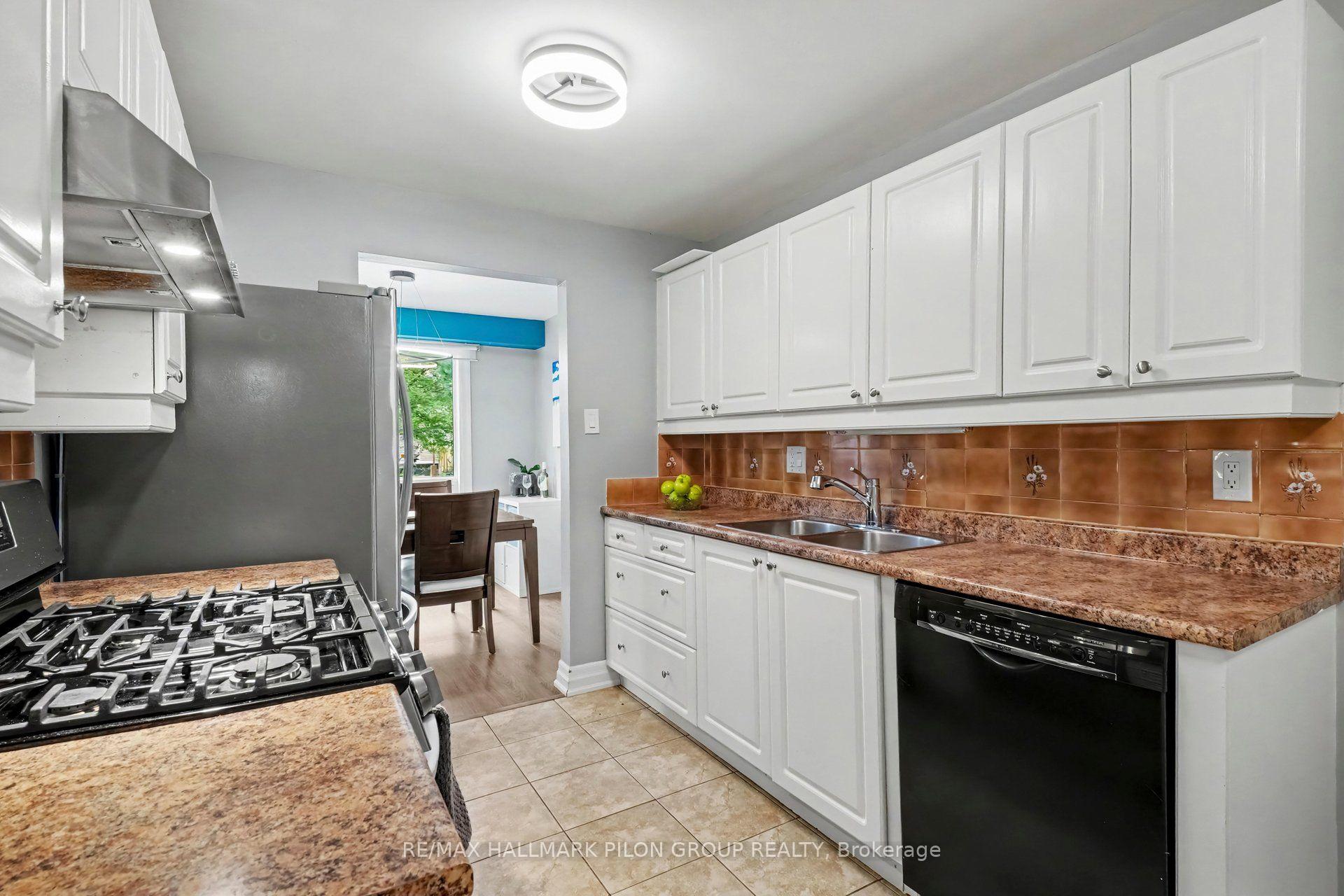 Photo 8 of Unit B, 106 Valley Stream Drive, Ottawa, Leslie Park — HOMEH