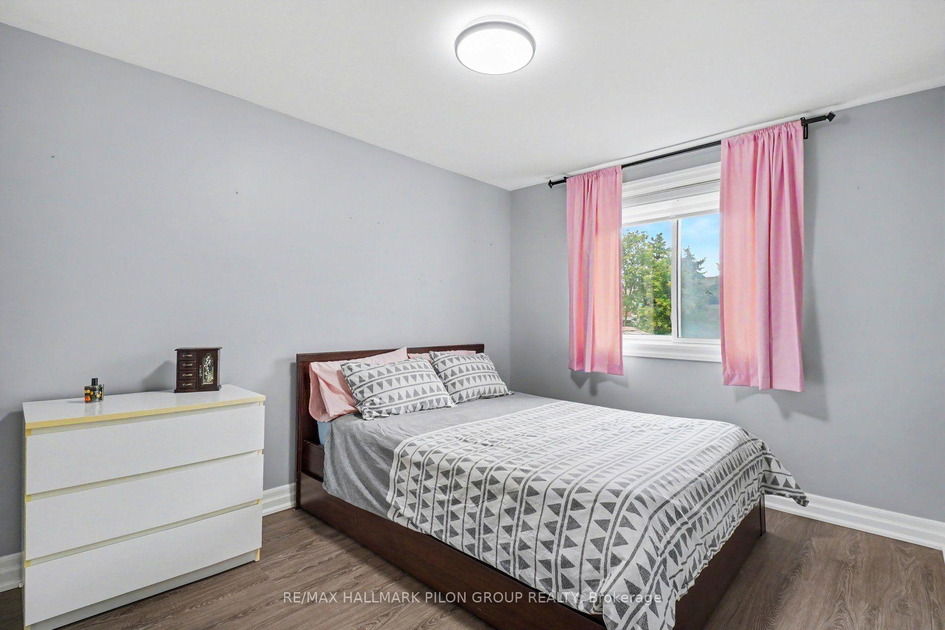 Photo 13 of Unit B, 106 Valley Stream Drive, Ottawa, Leslie Park — HOMEH