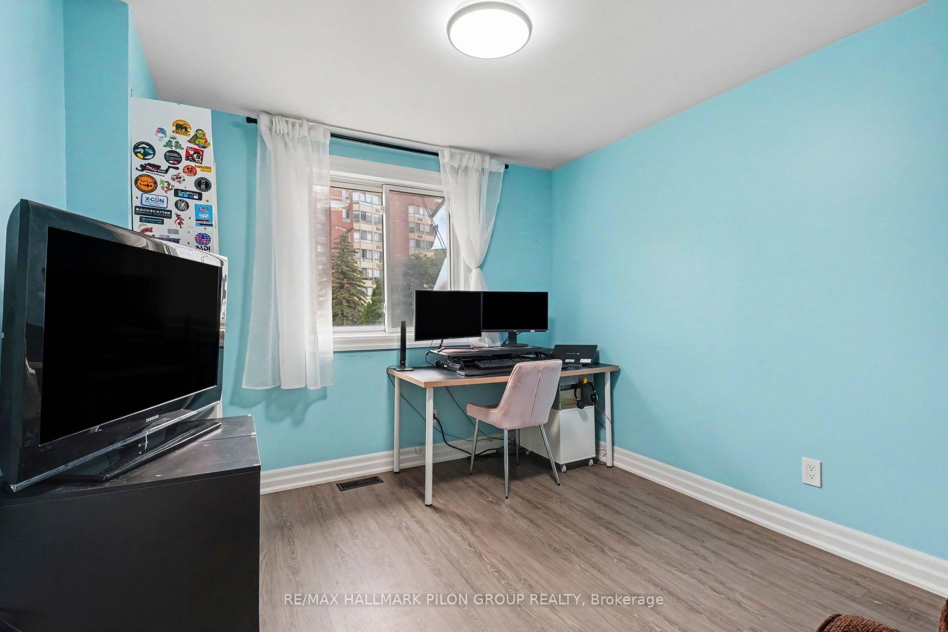 Photo 14 of Unit B, 106 Valley Stream Drive, Ottawa, Leslie Park — HOMEH