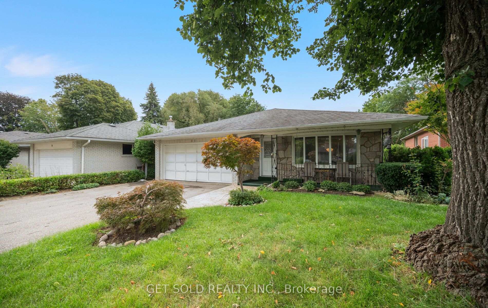Photo 1 of 11 Parmalea Crescent, Etobicoke, Willowridge-Martingrove-Richview — HOMEH