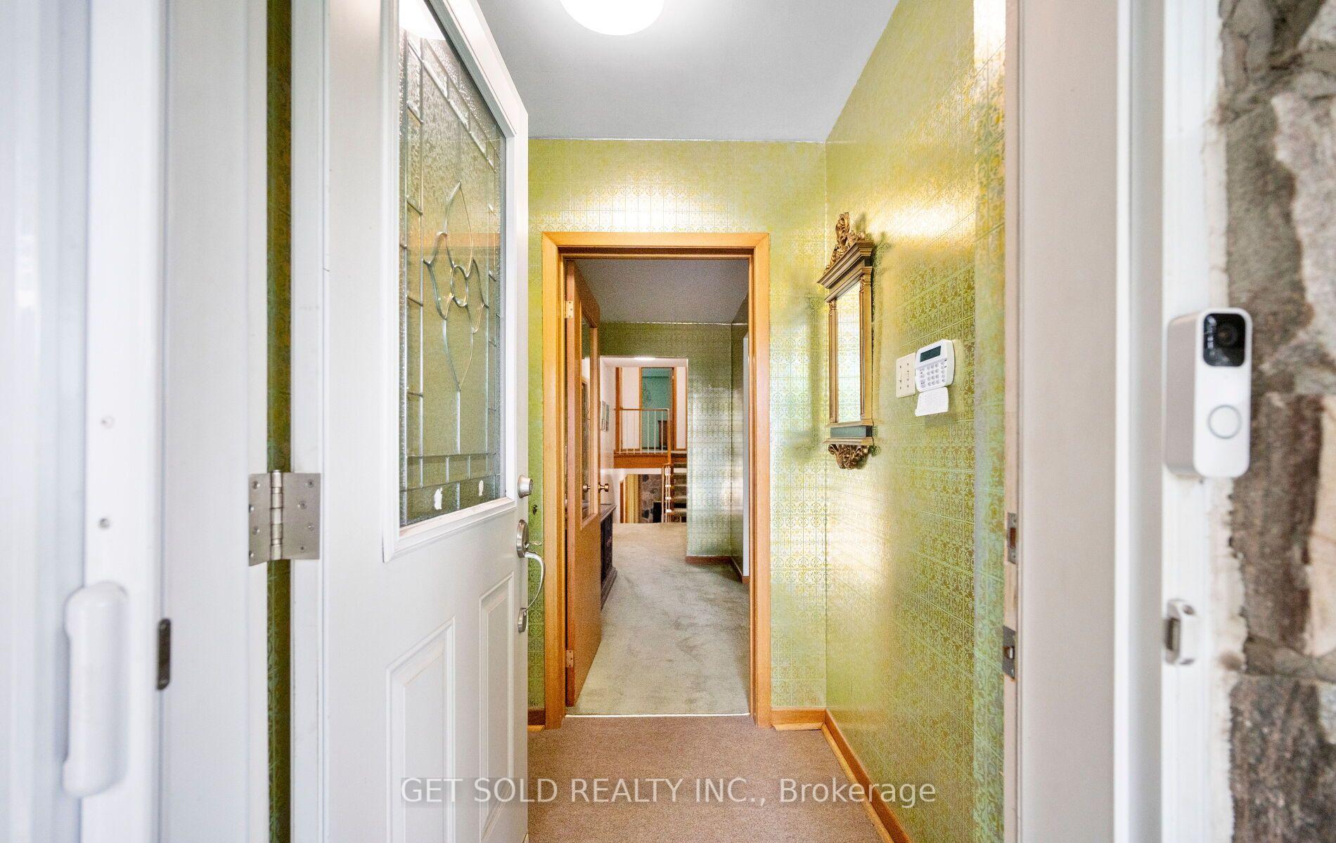 Photo 2 of 11 Parmalea Crescent, Etobicoke, Willowridge-Martingrove-Richview — HOMEH