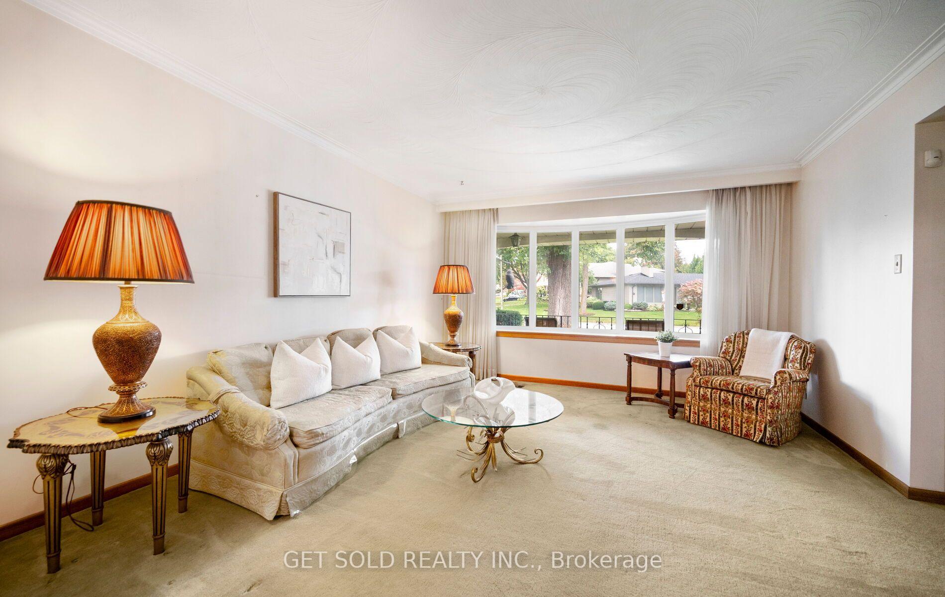 Photo 4 of 11 Parmalea Crescent, Etobicoke, Willowridge-Martingrove-Richview — HOMEH