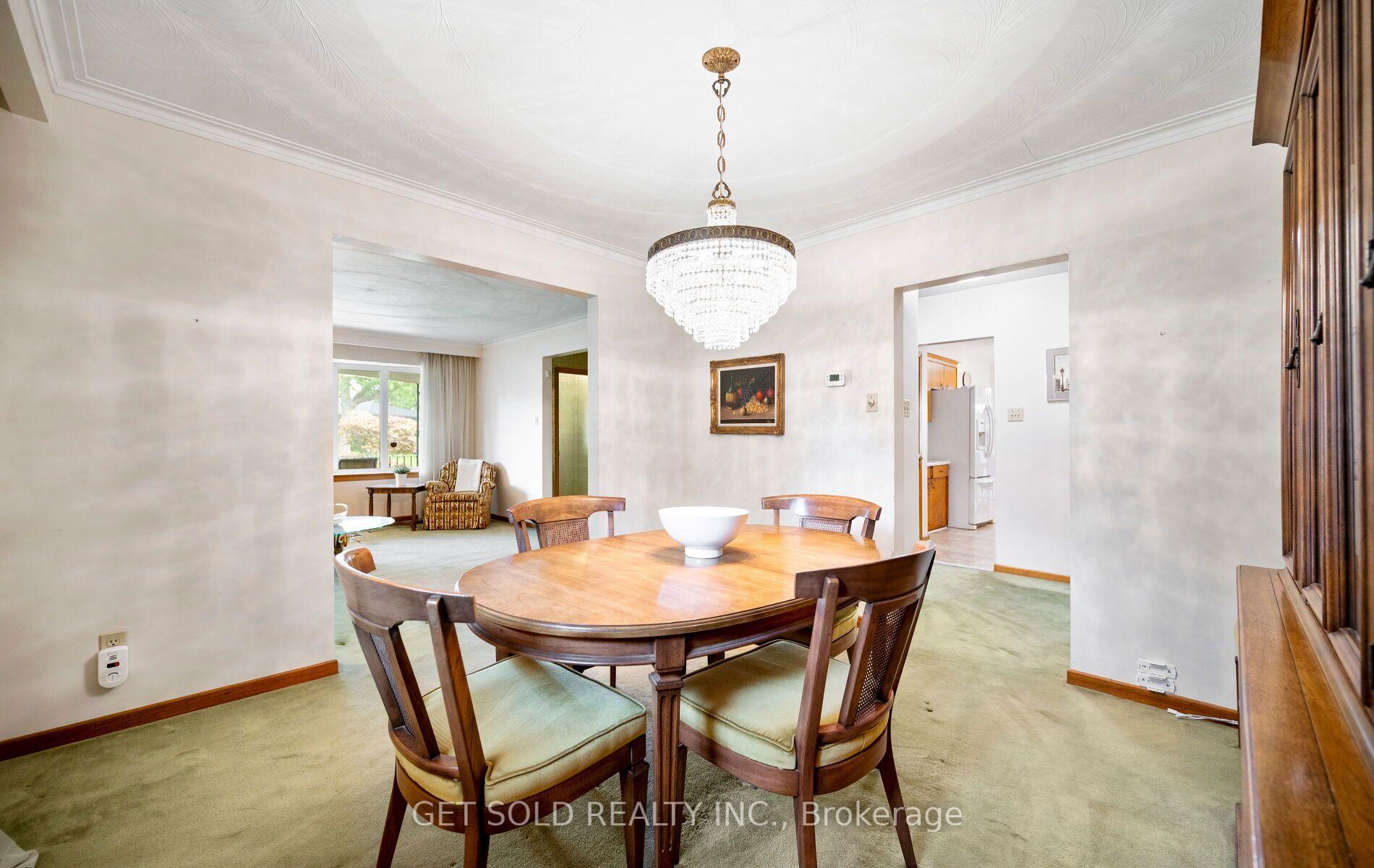 Photo 8 of 11 Parmalea Crescent, Etobicoke, Willowridge-Martingrove-Richview — HOMEH
