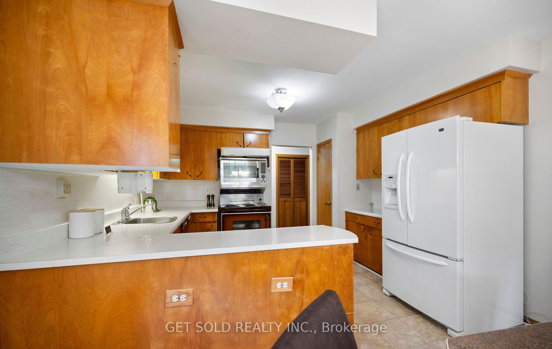 Photo 11 of 11 Parmalea Crescent, Etobicoke, Willowridge-Martingrove-Richview — HOMEH