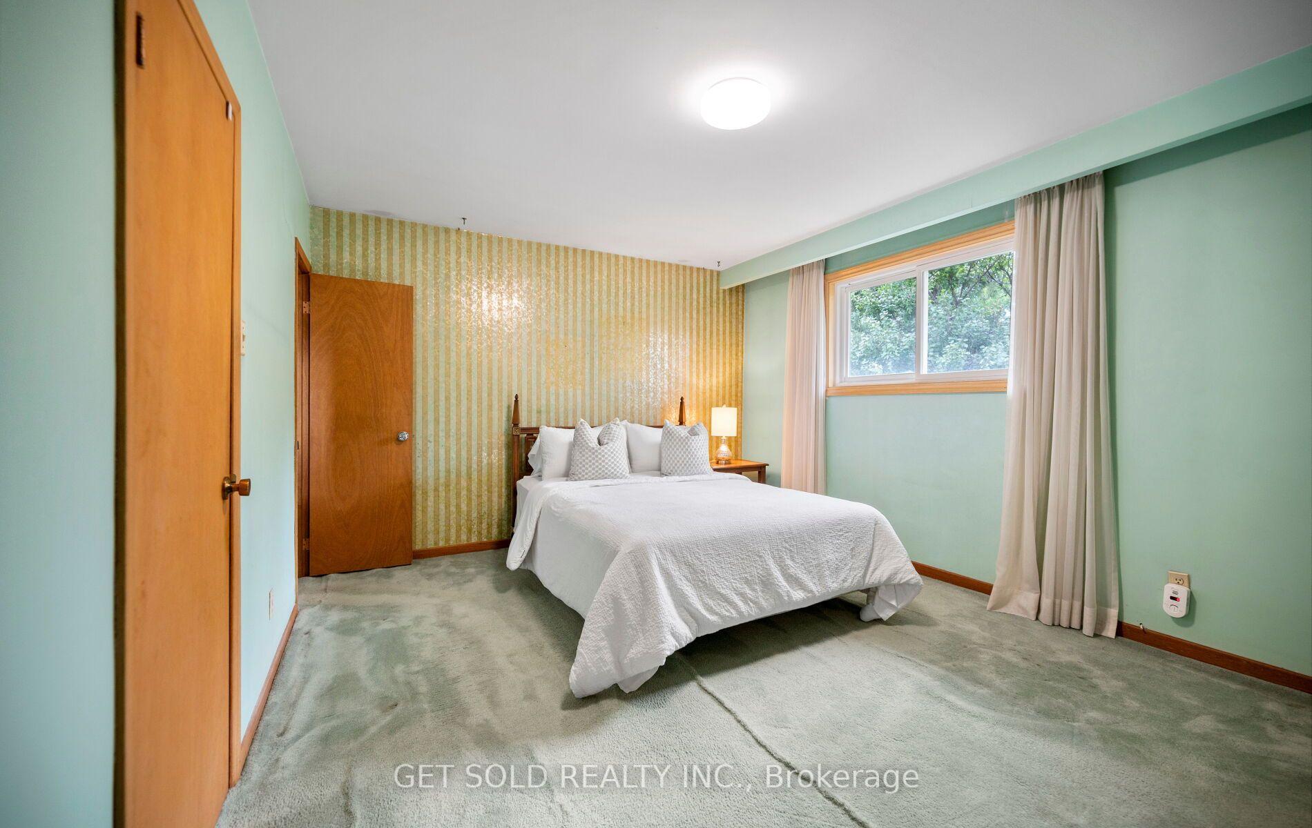 Photo 15 of 11 Parmalea Crescent, Etobicoke, Willowridge-Martingrove-Richview — HOMEH