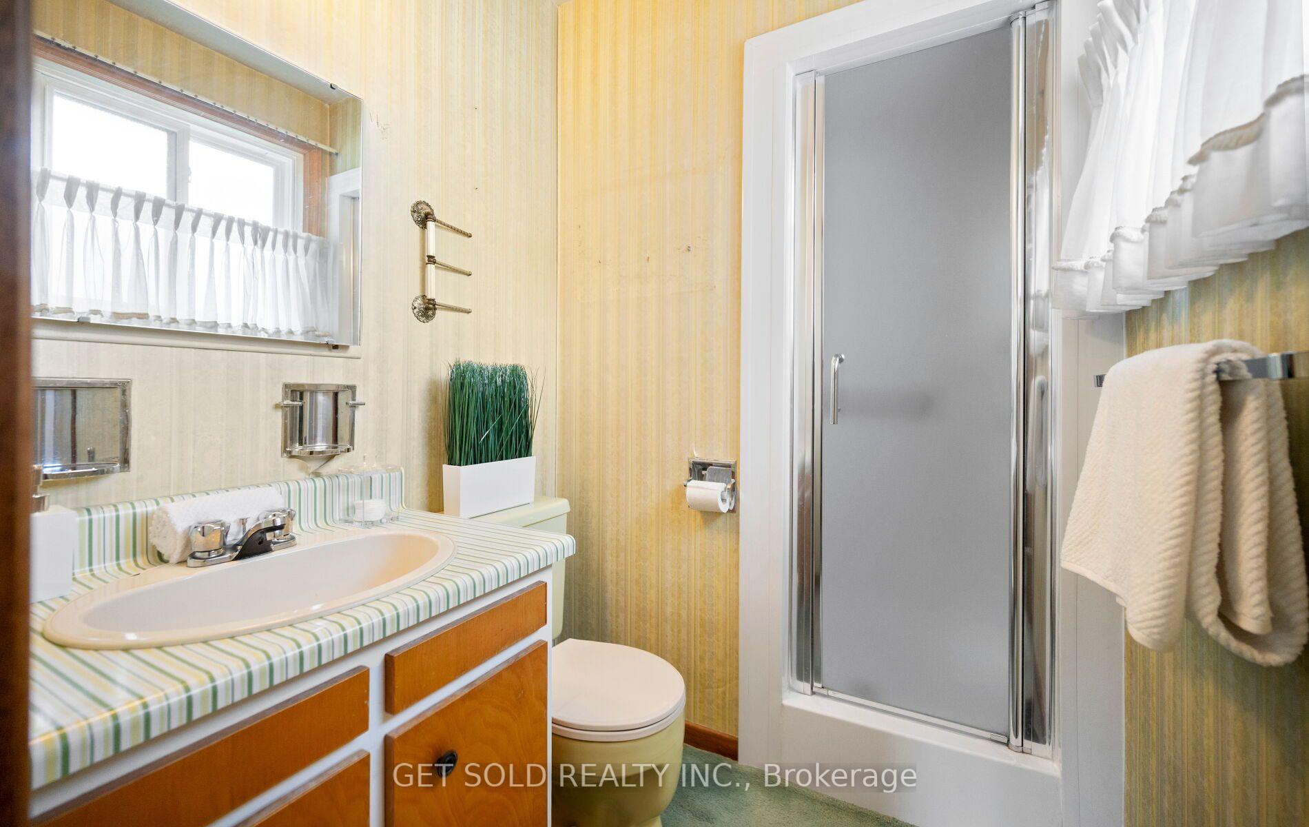 Photo 18 of 11 Parmalea Crescent, Etobicoke, Willowridge-Martingrove-Richview — HOMEH