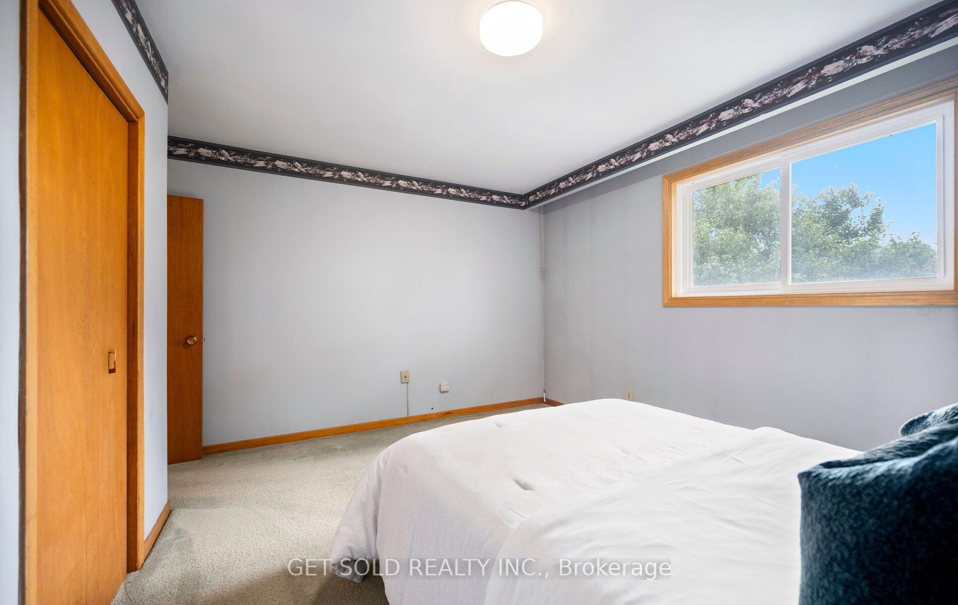 Photo 21 of 11 Parmalea Crescent, Etobicoke, Willowridge-Martingrove-Richview — HOMEH