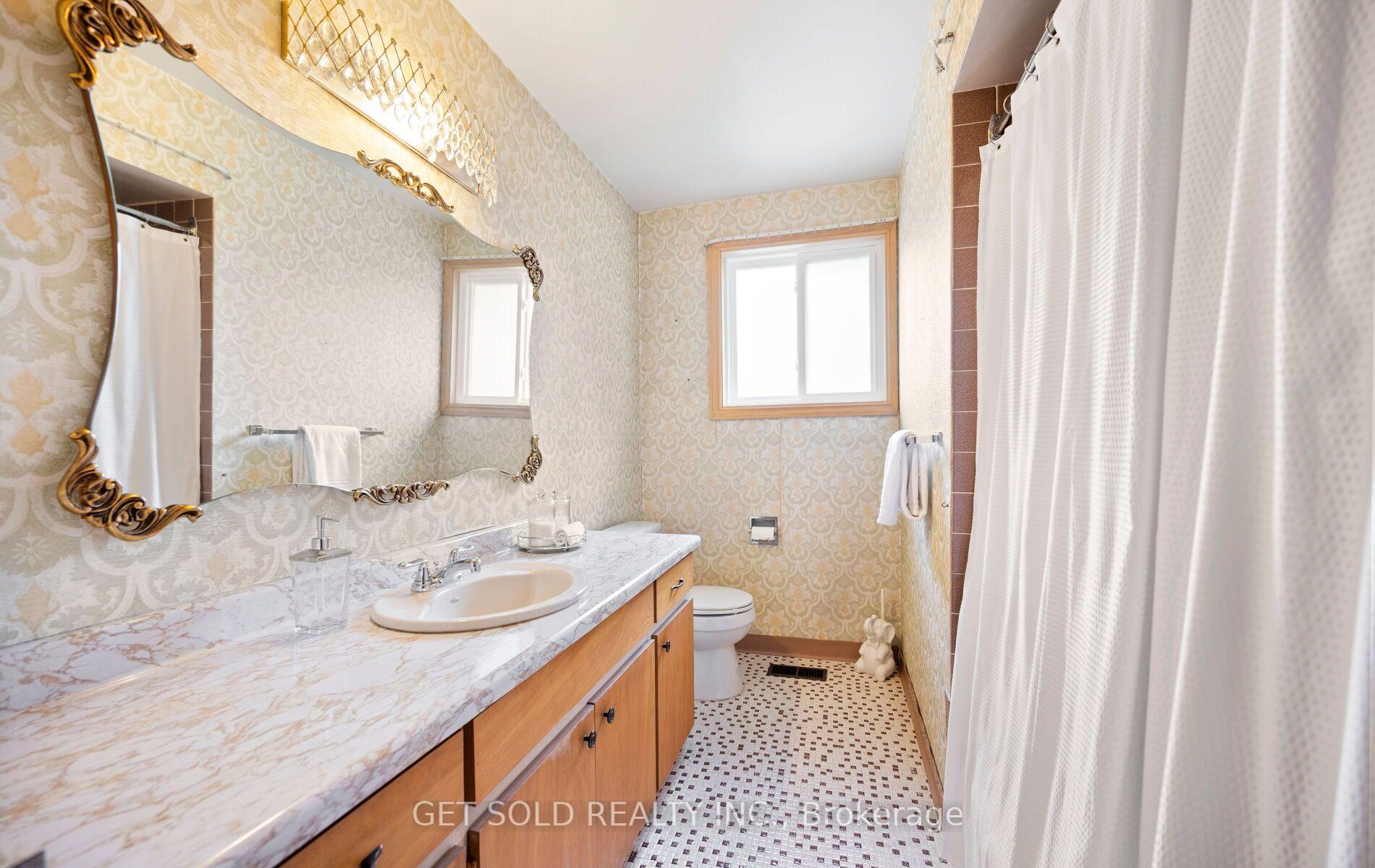 Photo 24 of 11 Parmalea Crescent, Etobicoke, Willowridge-Martingrove-Richview — HOMEH