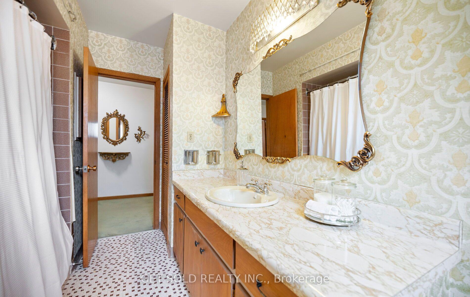 Photo 25 of 11 Parmalea Crescent, Etobicoke, Willowridge-Martingrove-Richview — HOMEH