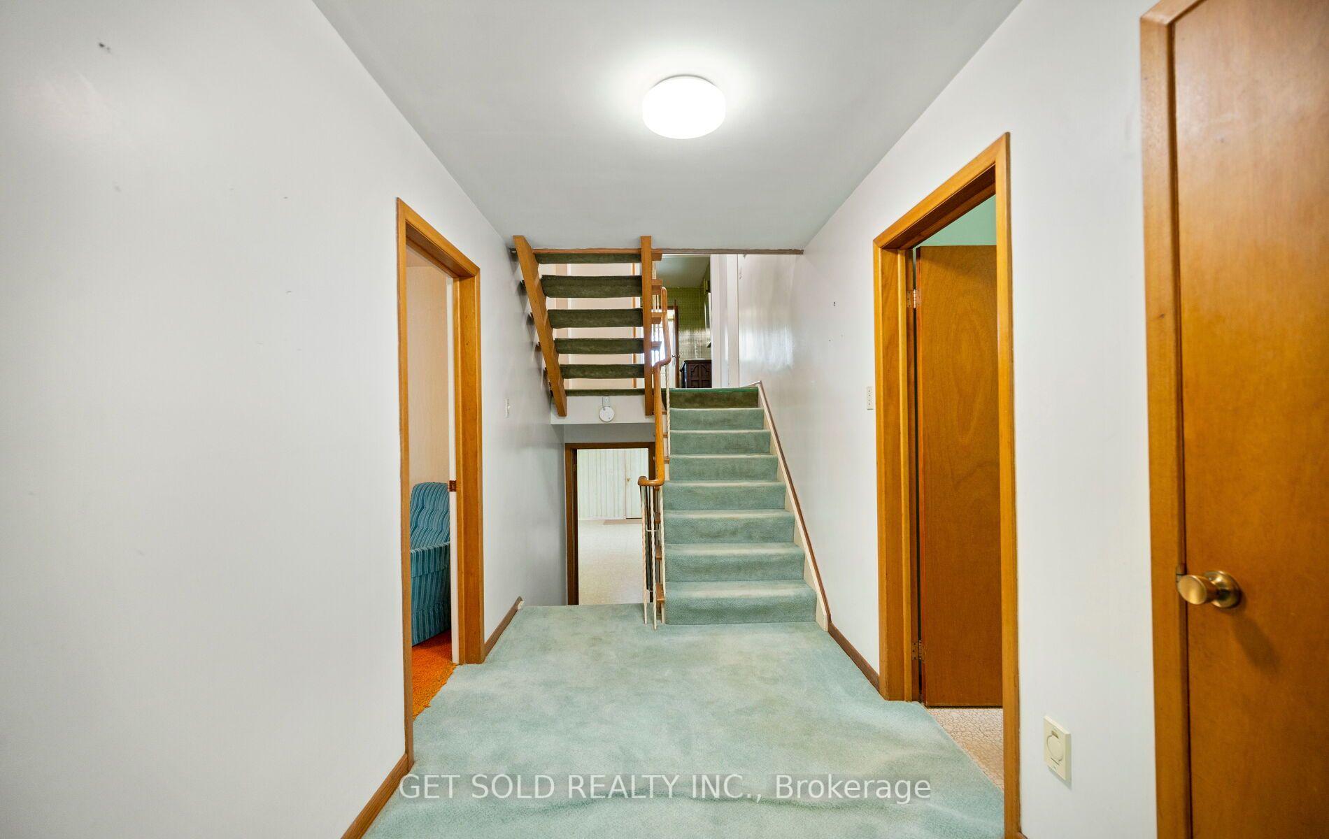 Photo 26 of 11 Parmalea Crescent, Etobicoke, Willowridge-Martingrove-Richview — HOMEH