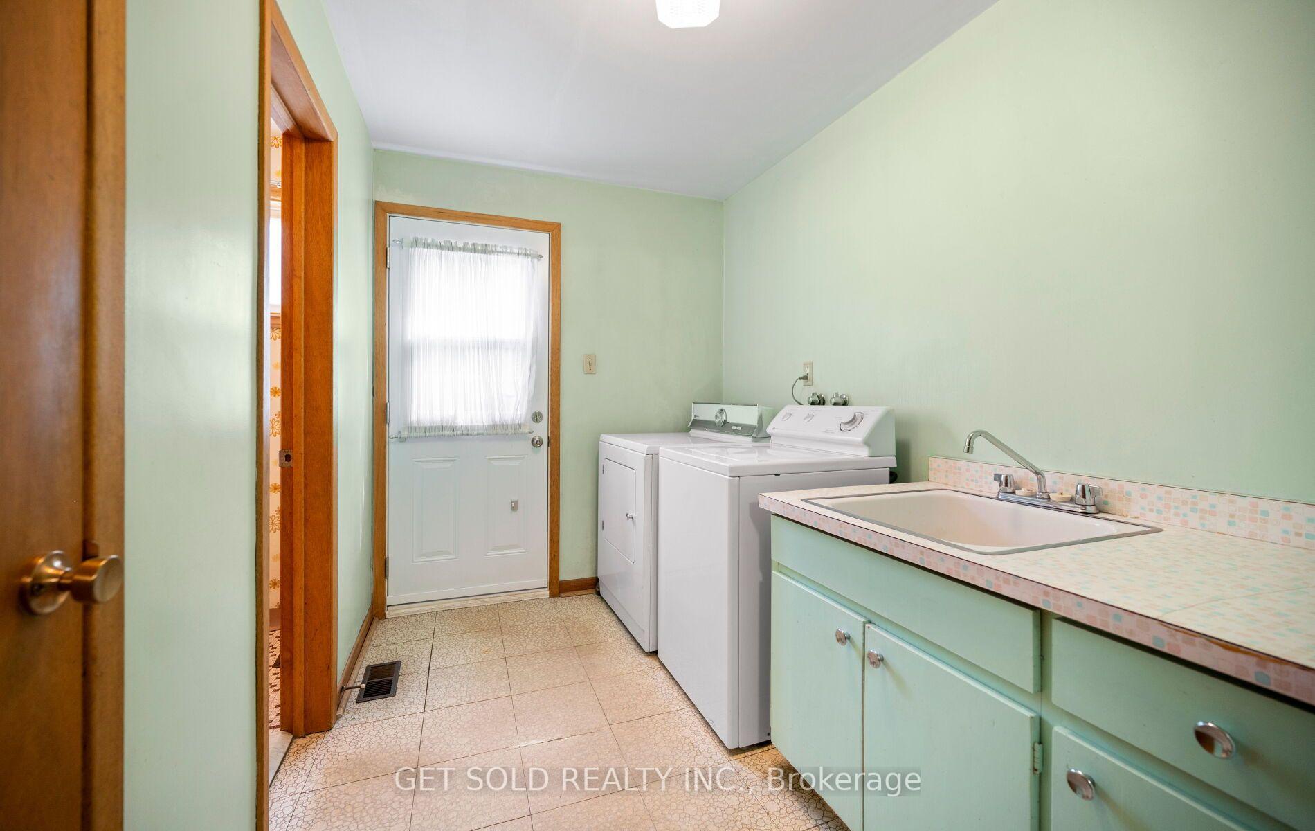 Photo 34 of 11 Parmalea Crescent, Etobicoke, Willowridge-Martingrove-Richview — HOMEH