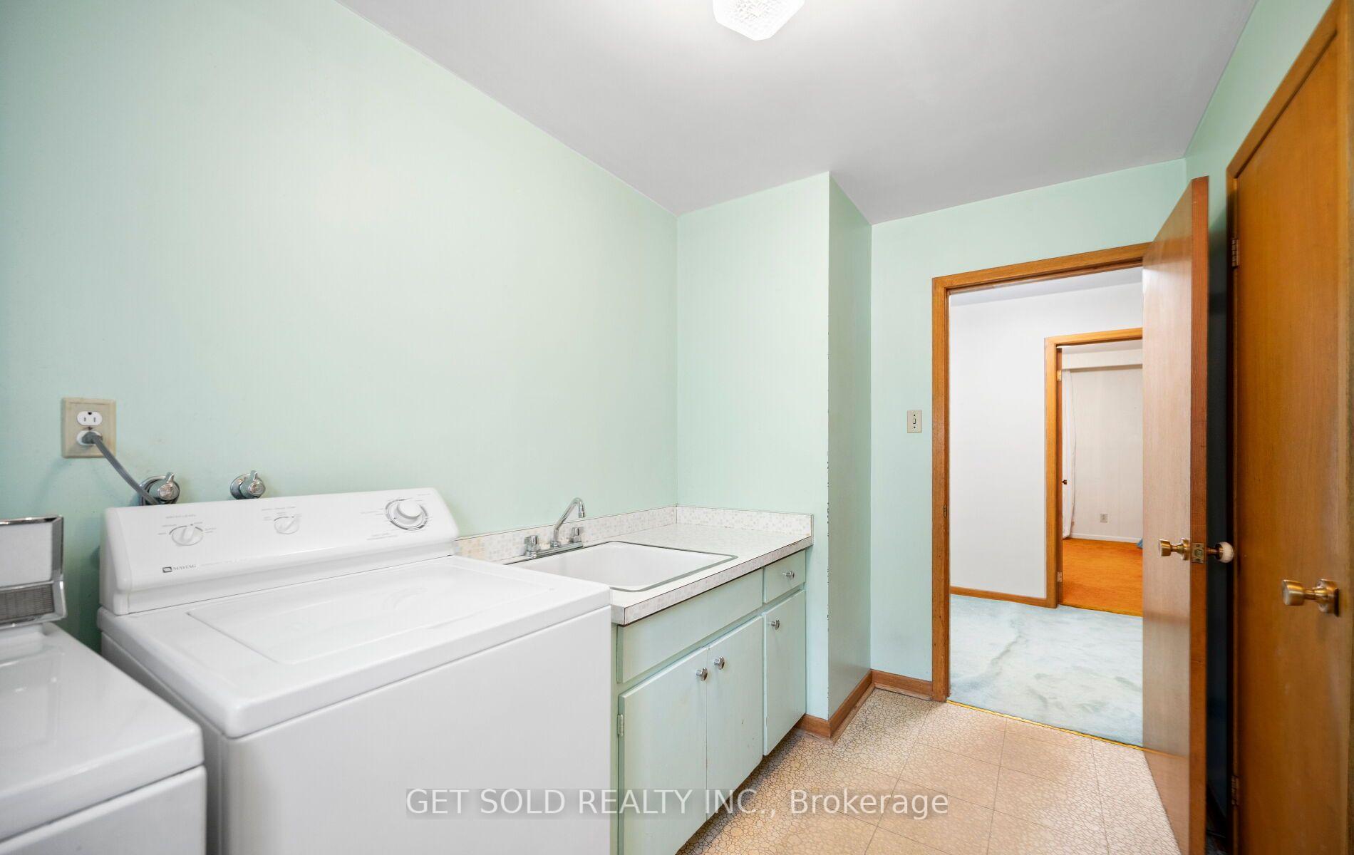 Photo 35 of 11 Parmalea Crescent, Etobicoke, Willowridge-Martingrove-Richview — HOMEH